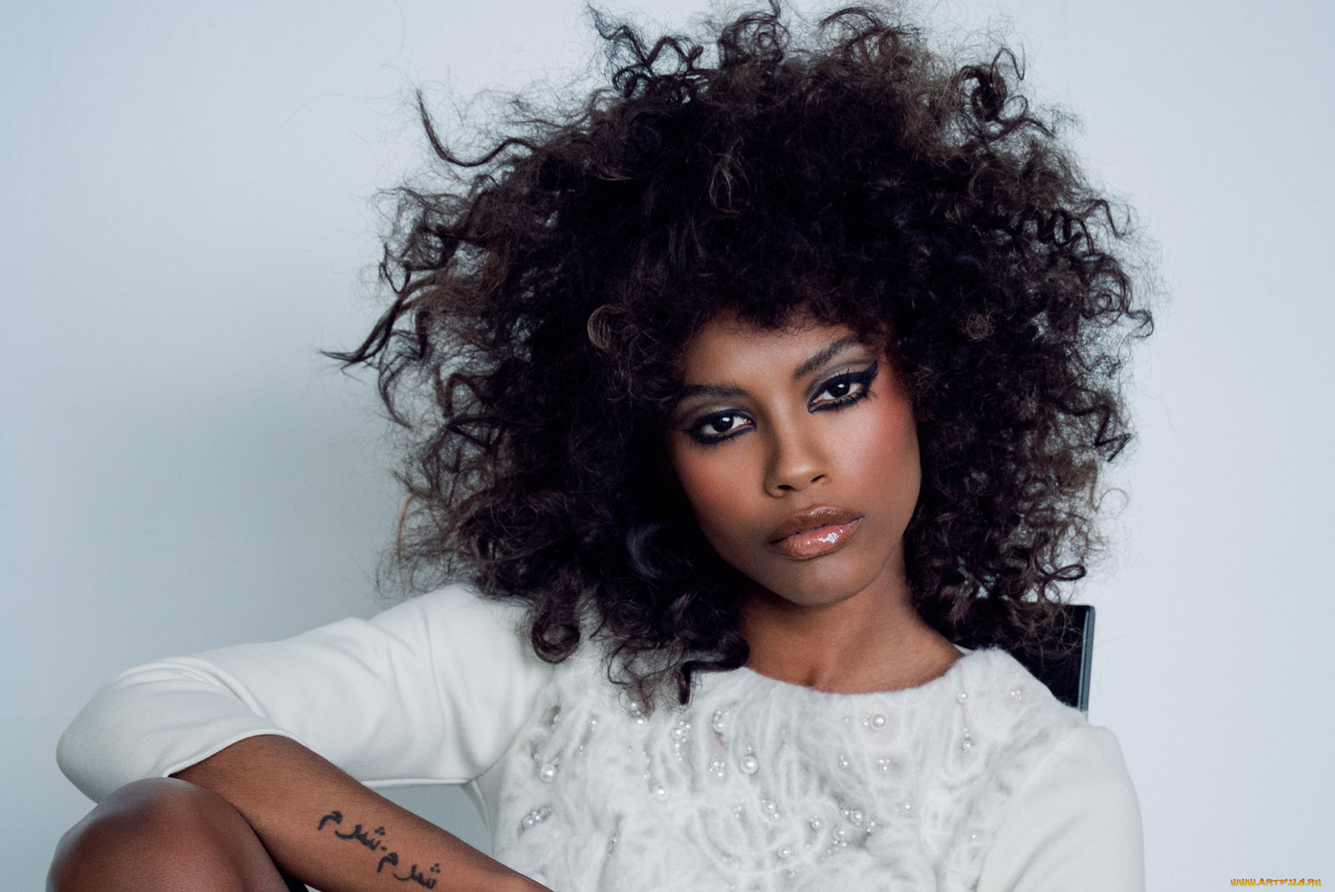 sharam, diniz, девушки, sharam, diniz, девушка, модель, мулатка, чернокожая, темнокожая, португалия, причёска, макияж, взгляд, поза, портрет