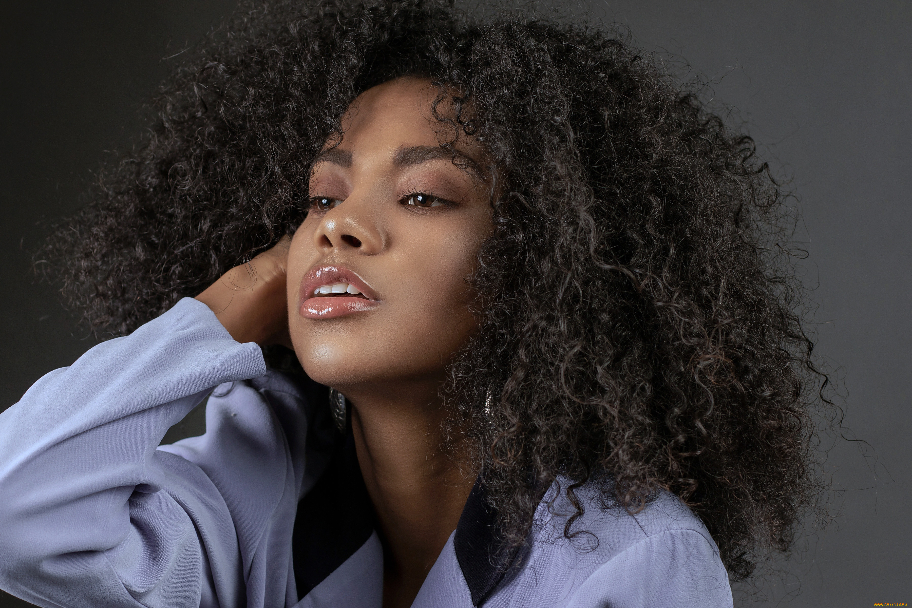 curly, daniela, девушки, curly, daniela, девушка, модель, брюнетка, мулатка, чернокожая, темнокожая, красотка, кудри, поза, взгляд, макияж, флирт