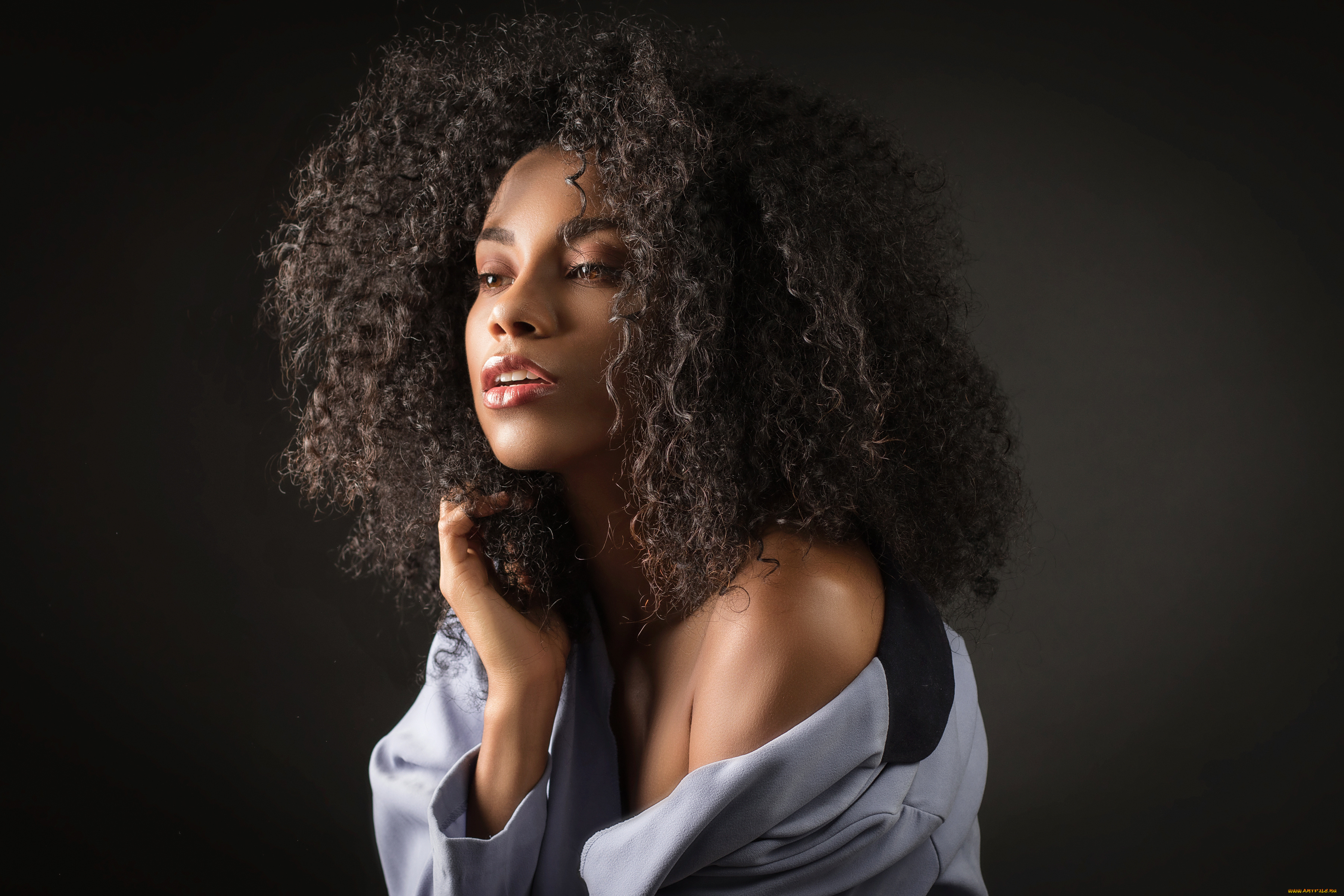 curly, daniela, девушки, curly, daniela, девушка, модель, брюнетка, мулатка, чернокожая, темнокожая, красотка, кудри, поза, взгляд, макияж, флирт