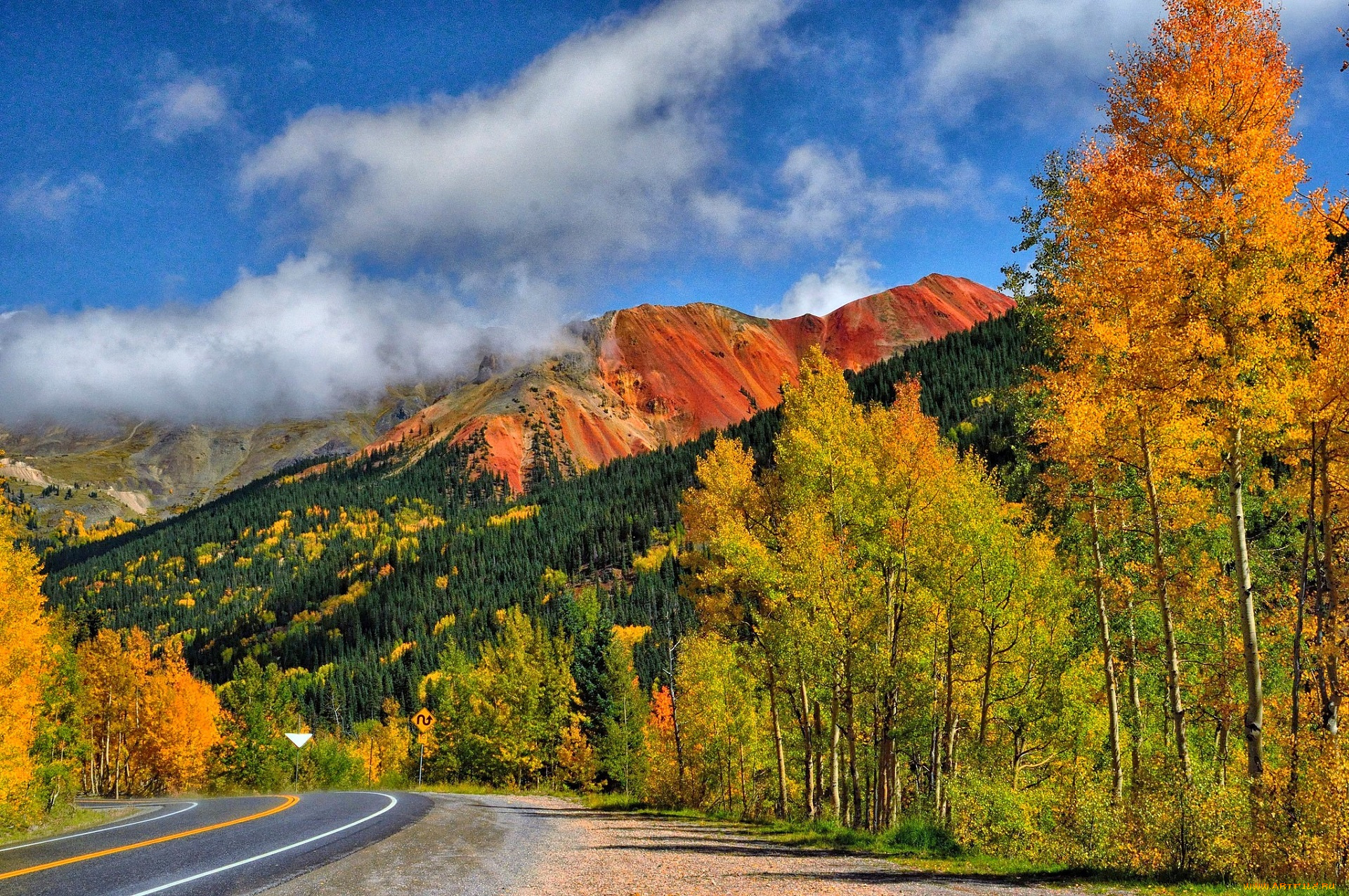 природа, горы, небо, облака, лес, осень, дорога