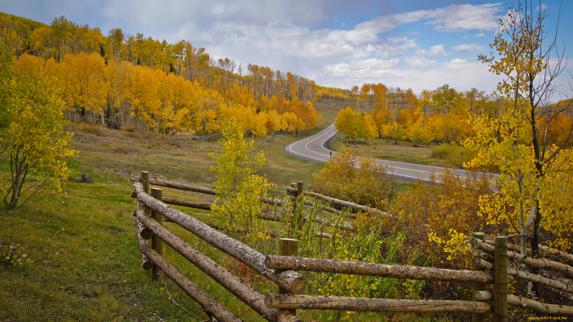 природа, дороги, осень, забор, деревья, дорога, склон, небо