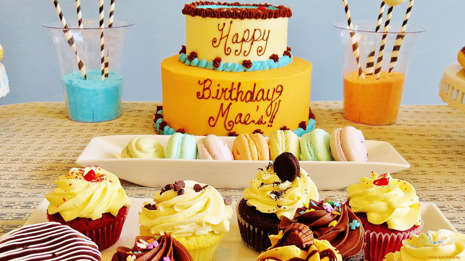 праздничные, день, рождения, большой, красивый, торт, и, капкейки, ко, дню, рождения