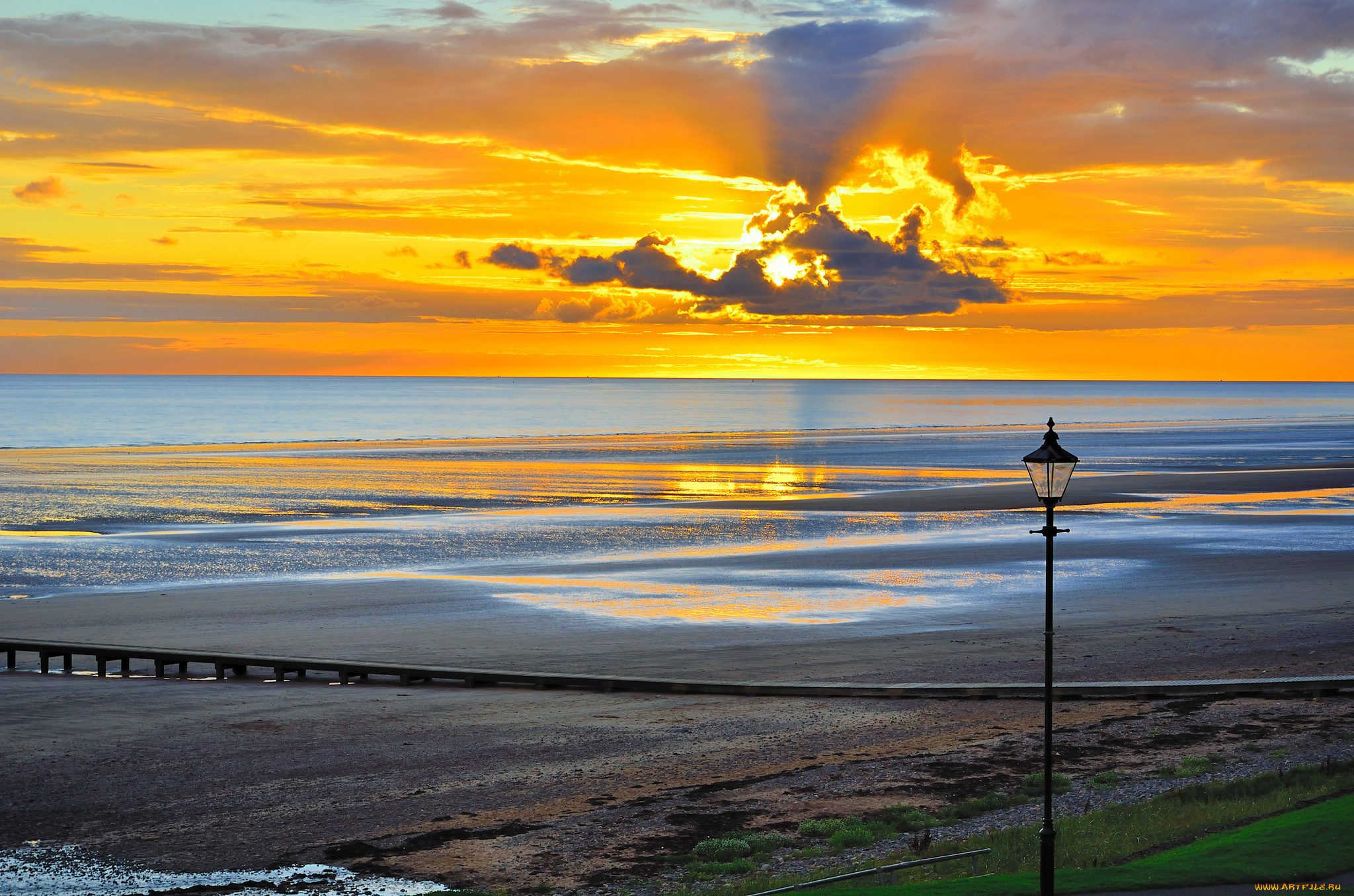 природа, побережье, море, фонарь, рассвет, штиль, пляж