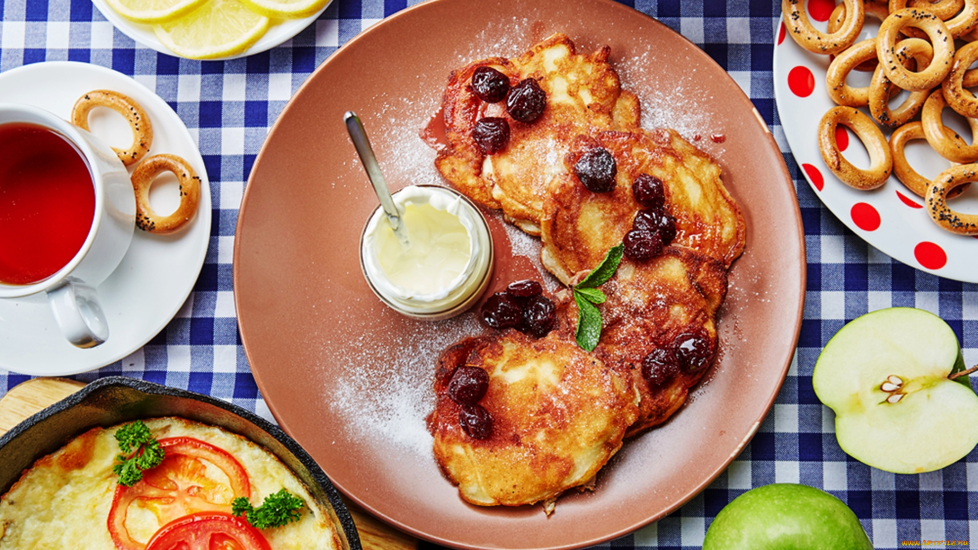 еда, вторые, блюда, томаты, помидоры, омлет, яблоки, сушки, чай, сырники