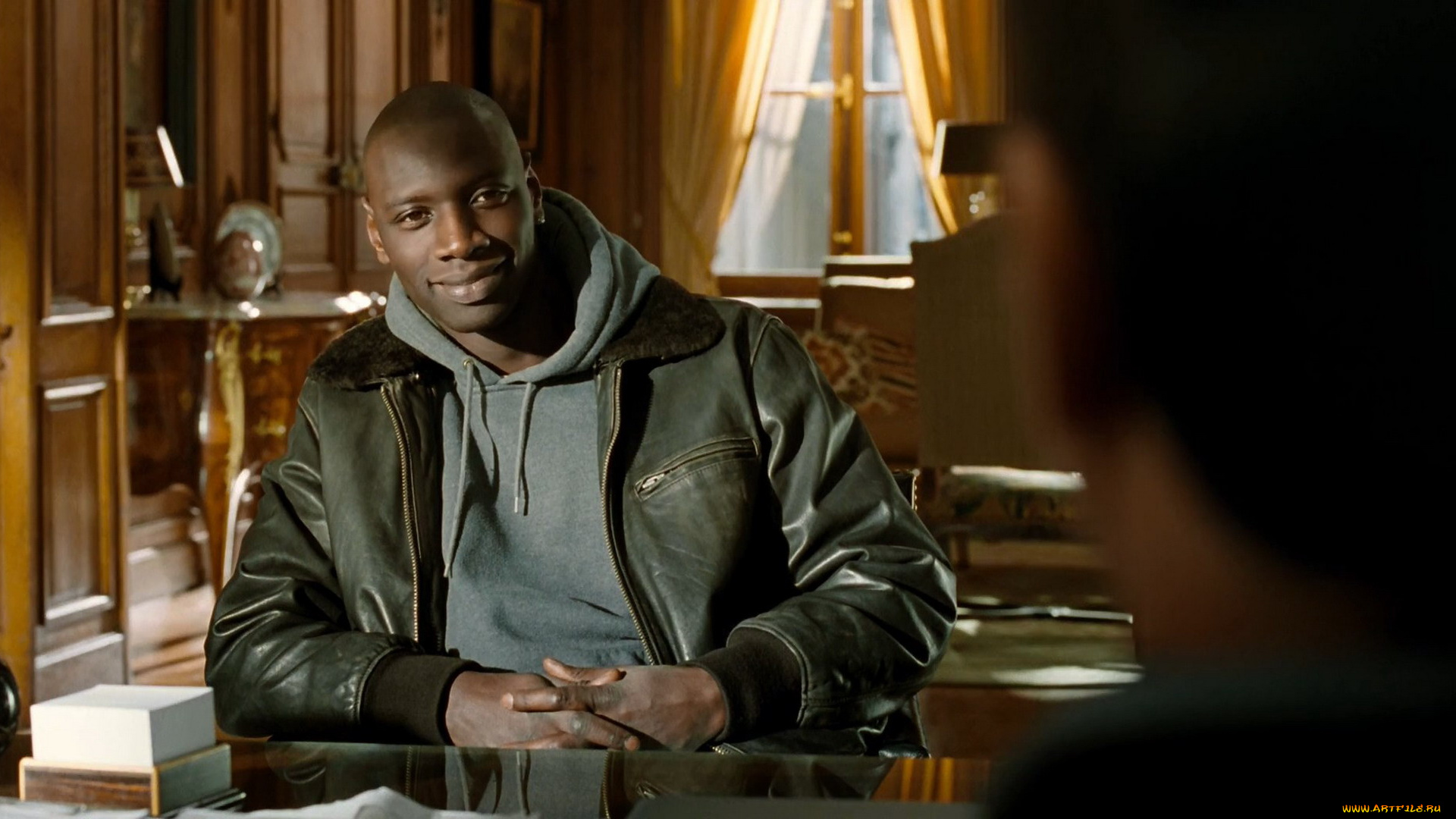 кино, фильмы, 1, 1, intouchables, дрисс, улыбка, собеседование, куртка