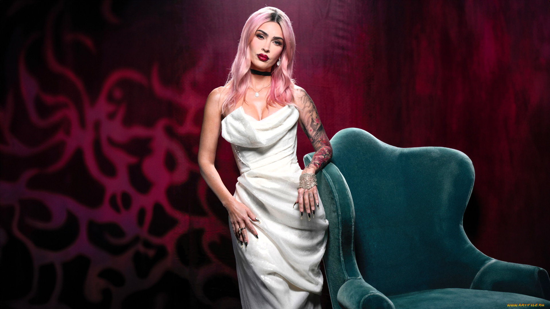 девушки, megan, fox, розовые, волосы, платье, тату, кресло