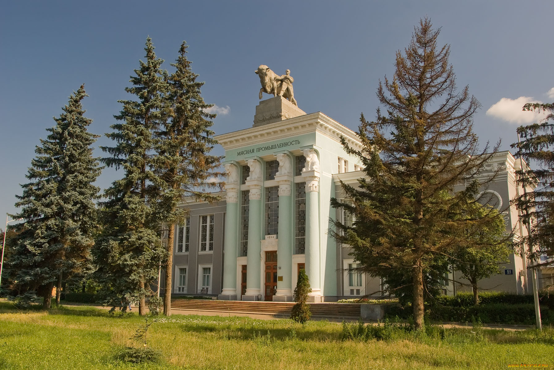 города, здания, дома, деревья, статуя, трава, небо