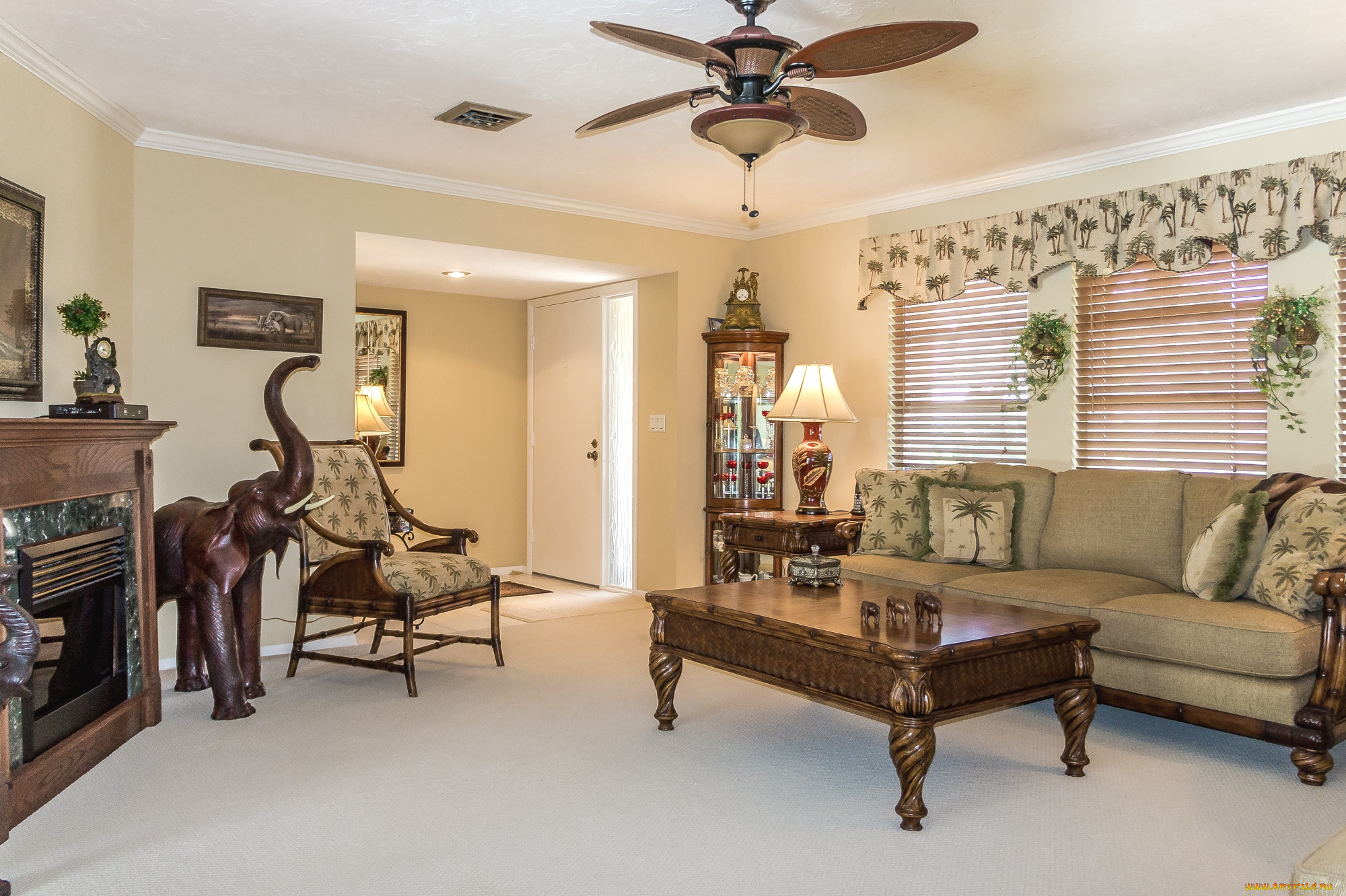 интерьер, гостиная, столик, диван