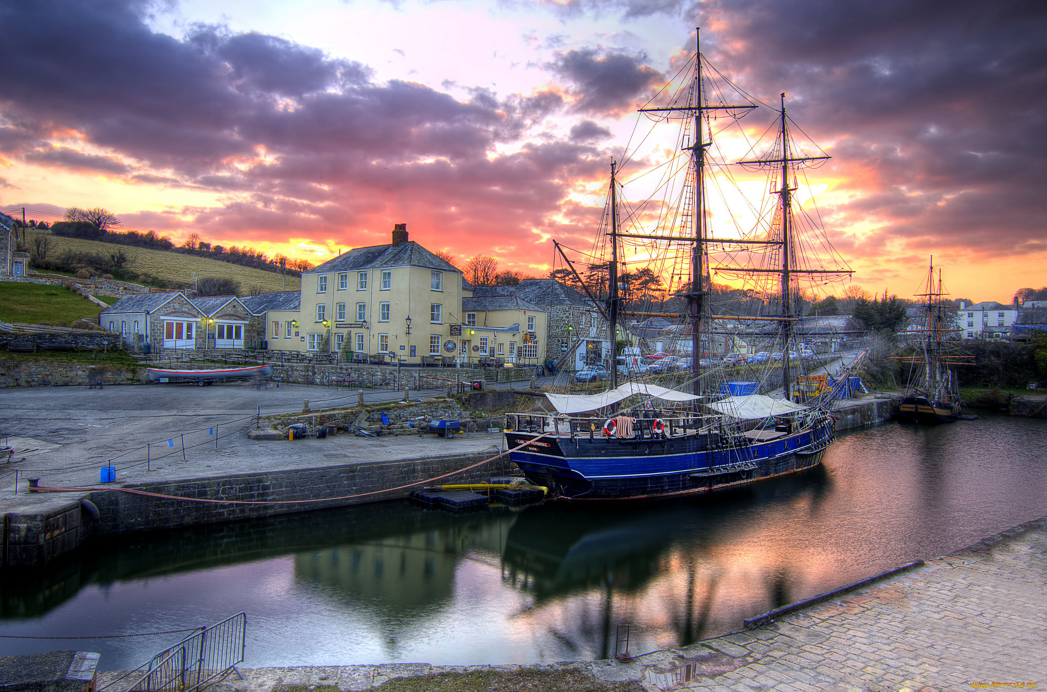 корабли, парусники, город, гавань, стоянка, парусник, тучи, зарево