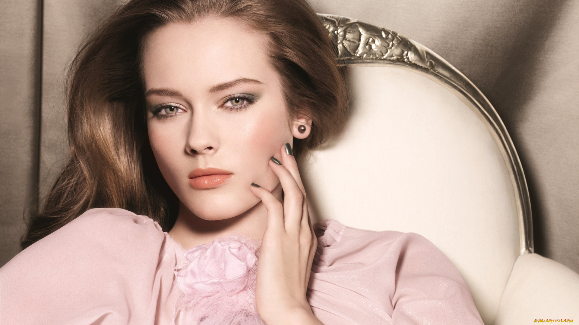 девушки, monika, jac, jagaciak, monika, jac, jagaciak, моника, Як, Ягачак, девушка, модель, шатенка, взгляд, лицо, рука, кресло