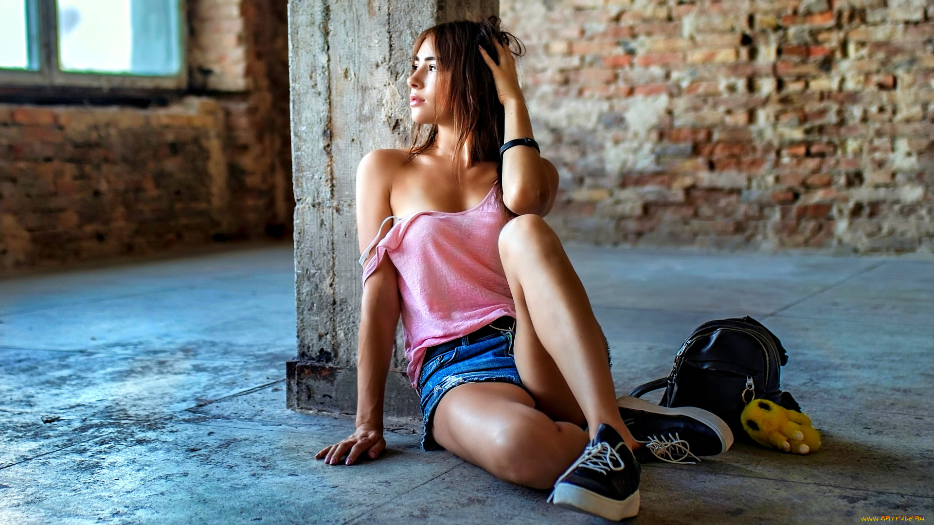 девушки, -unsort, , брюнетки, темноволосые, майка, шорты, поза, женщина