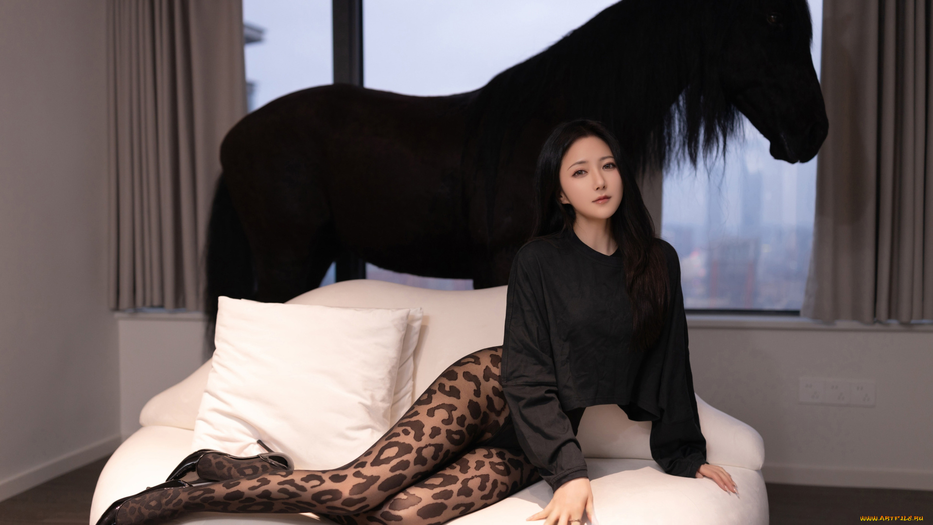 красивая, девушка, девушки, -, азиатки, девушка, женщина, брюнетка, темноволосая, сексуальная, модель, звезда, позирует, разная, обувь, верхняя, стильная, одежда, нижнее, эротическое, бельё, трусы, лифчик, колготки, чулки, аксессуары, макияж, и, множество, элементов, на, фотографии