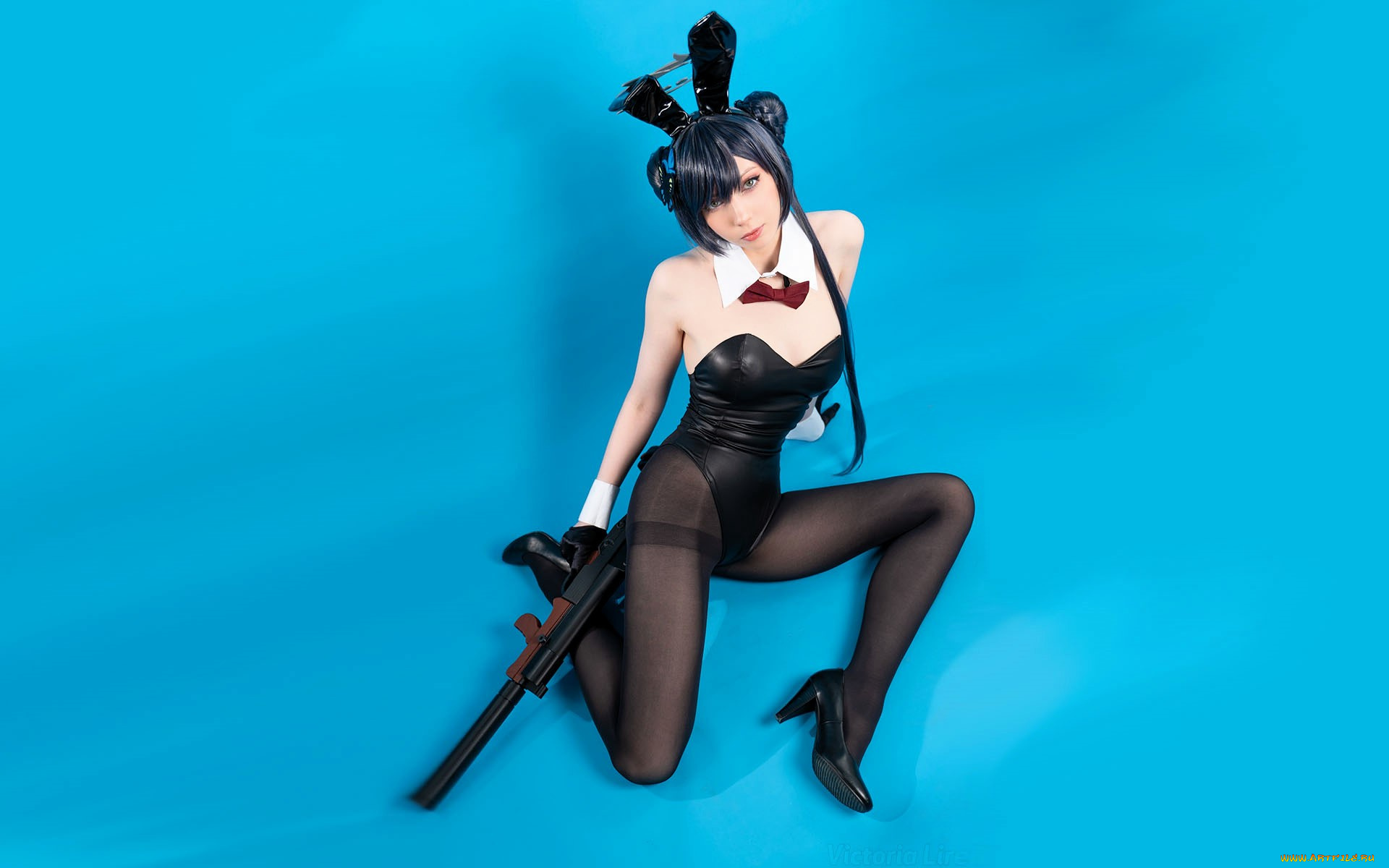 девушки, victoria, lirell, образ, косплей, наряд, костюм, ушки, боди, колготки, каблуки, оружие