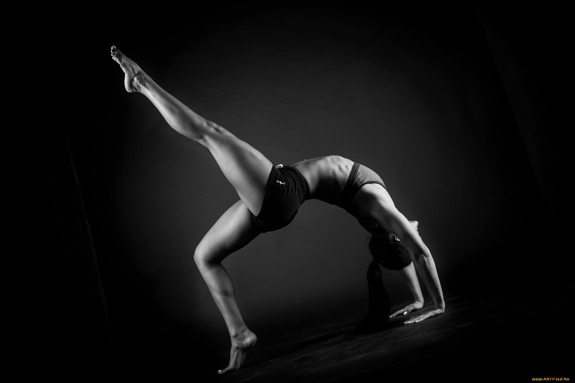 девушки, -unsort, , Черно-белые, обои, мостик, гибкость, топ, шорты