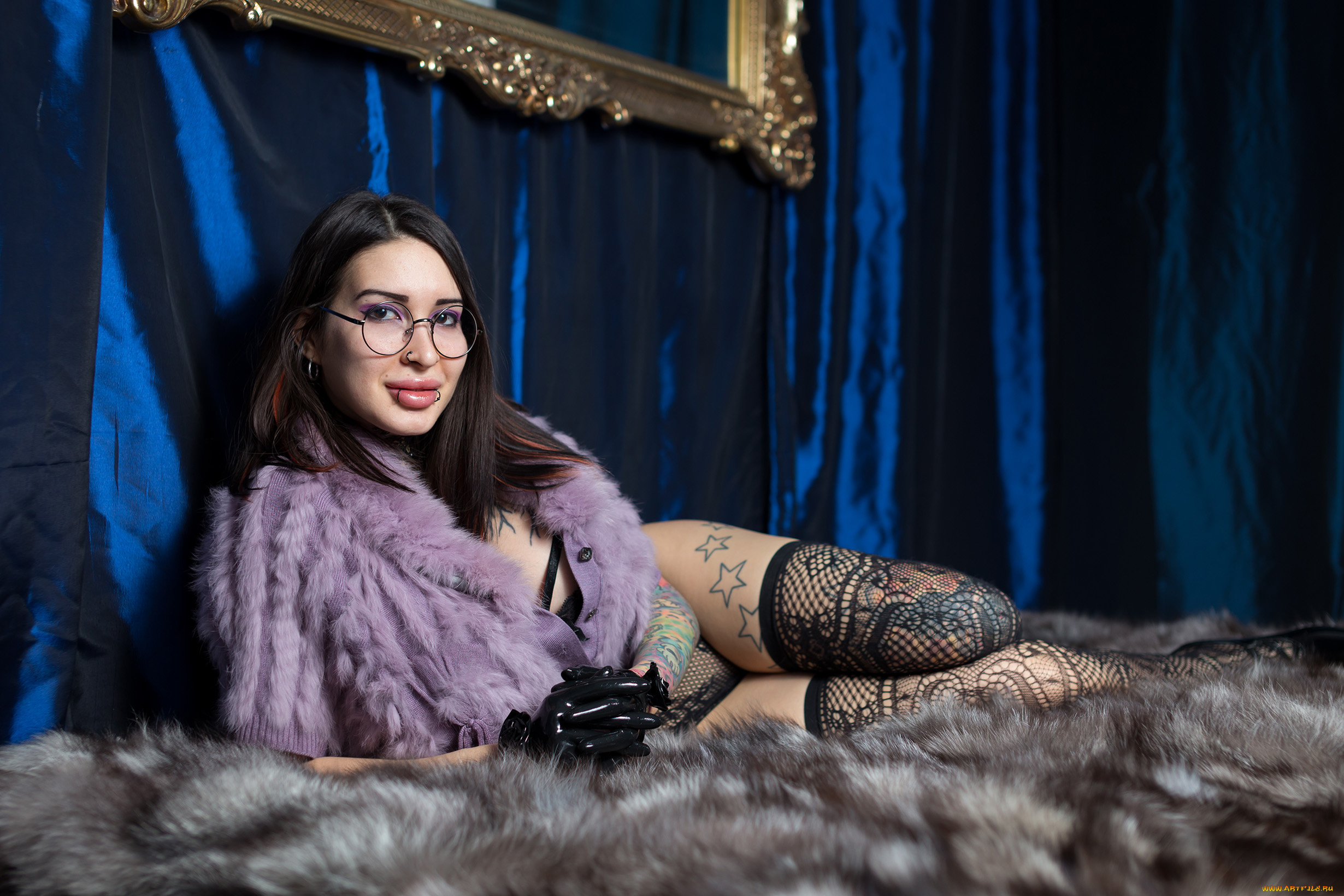 девушки, ariane, saint-amour, улыбка, пирсинг, девушка, взгляд, фон