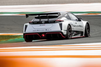 Картинка автомобили nissan datsun