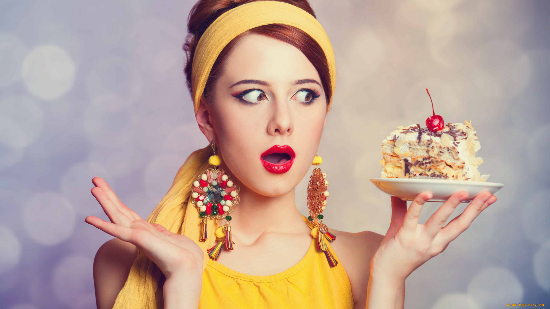 девушки, -, рыжеволосые, и, разноцветные, серьги, жест, пирожное