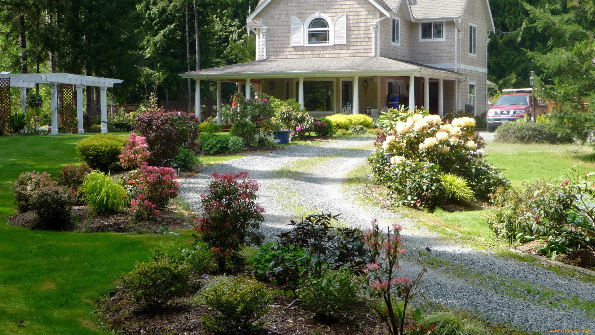 города, здания, дома, цветы, дорожка, клумбы, беседка, дом