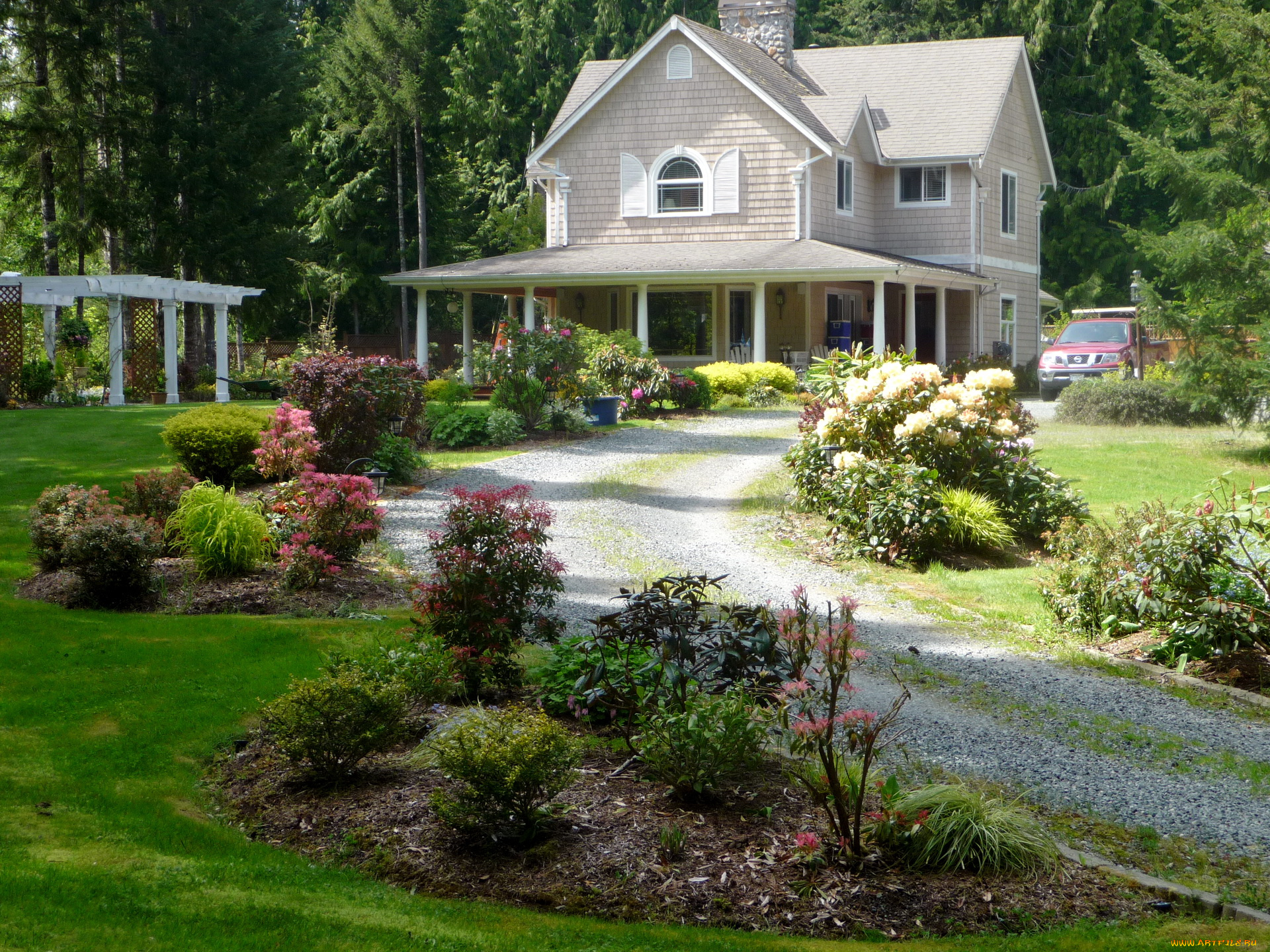 города, здания, дома, цветы, дорожка, клумбы, беседка, дом