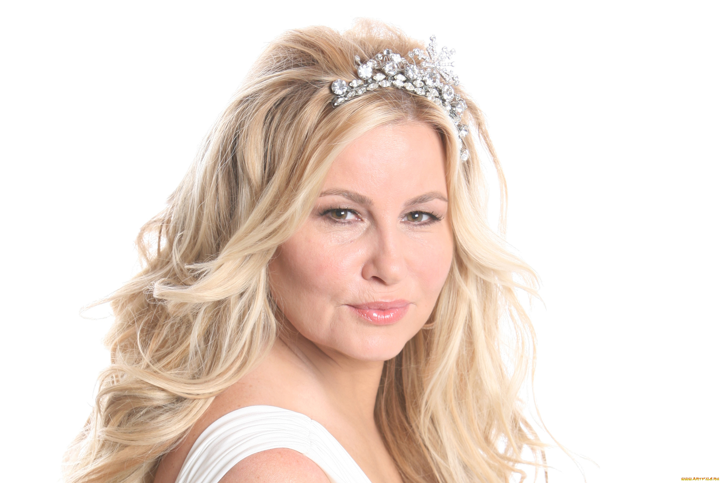 девушки, jennifer, coolidge, морщины, портрет, лицо, улыбка, актриса, блондинка, jennifer, coolidge, диадема