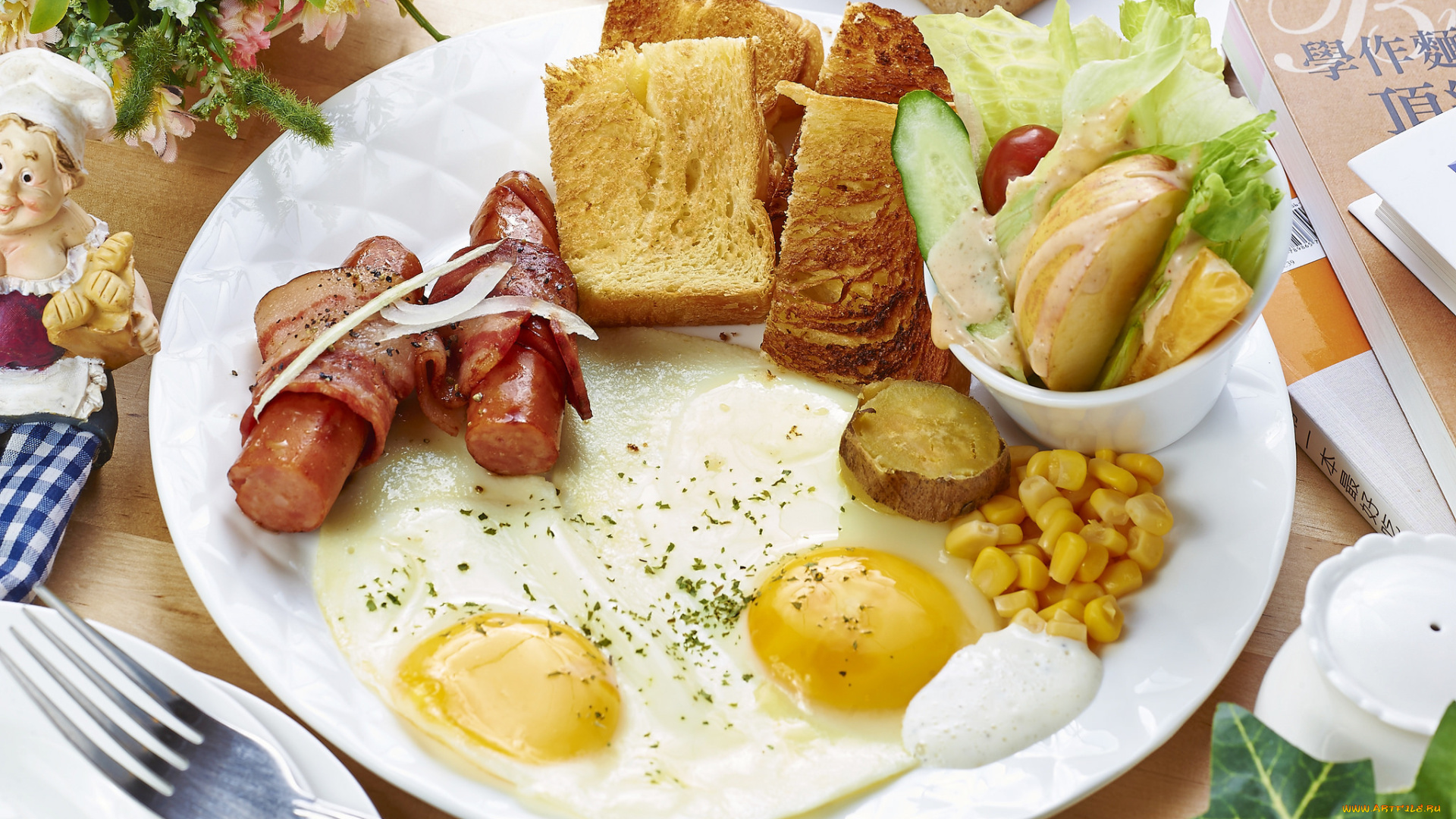 еда, Яичные, блюда, завтрак, яичница, тост, бекон, сосиски, салат, кукуруза, картофель