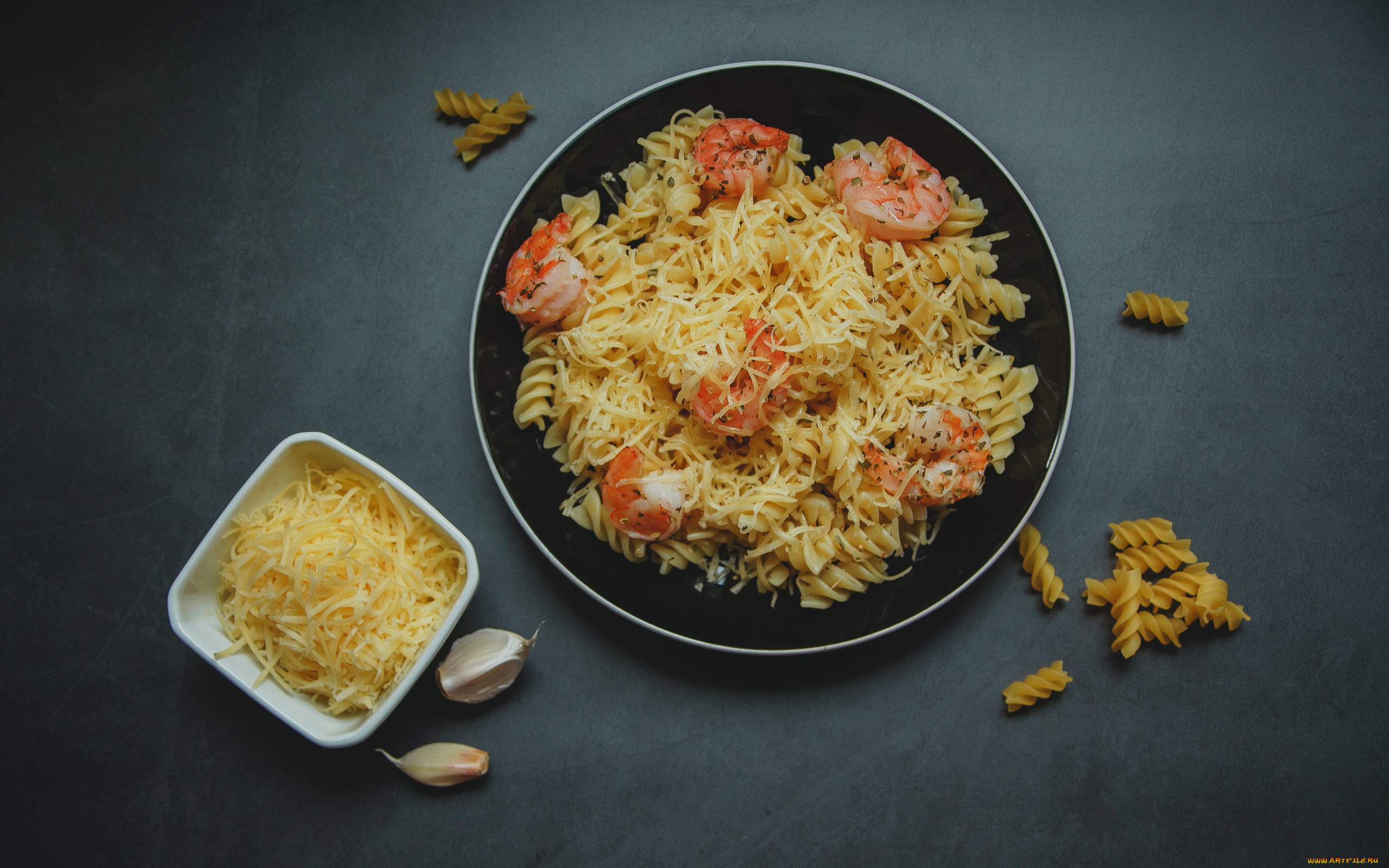 еда, макароны, , макаронные, блюда, спиральки, паста, креветки, чеснок, сыр