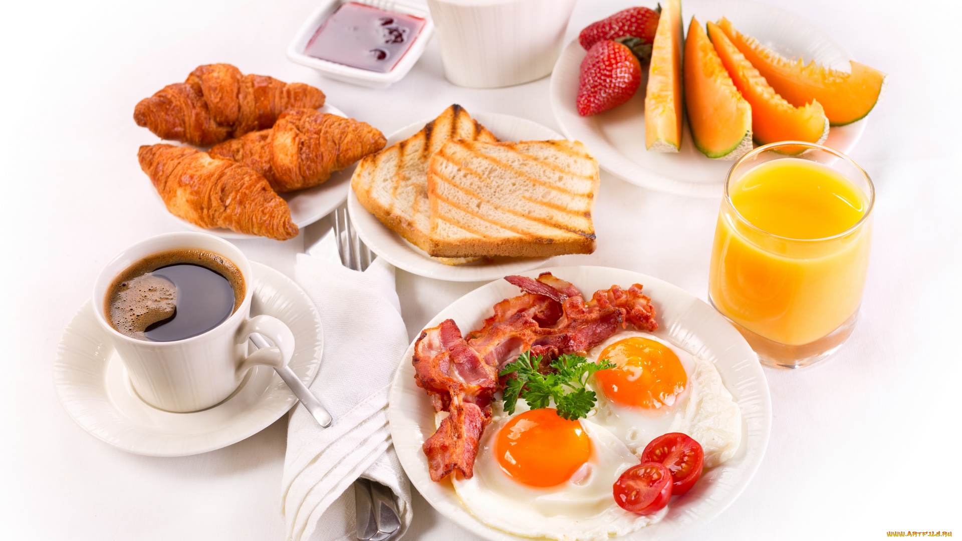 еда, разное, тосты, завтрак, фрукты, круассаны, яичница, с, беконом, сливки, сок, сервировка, кофе