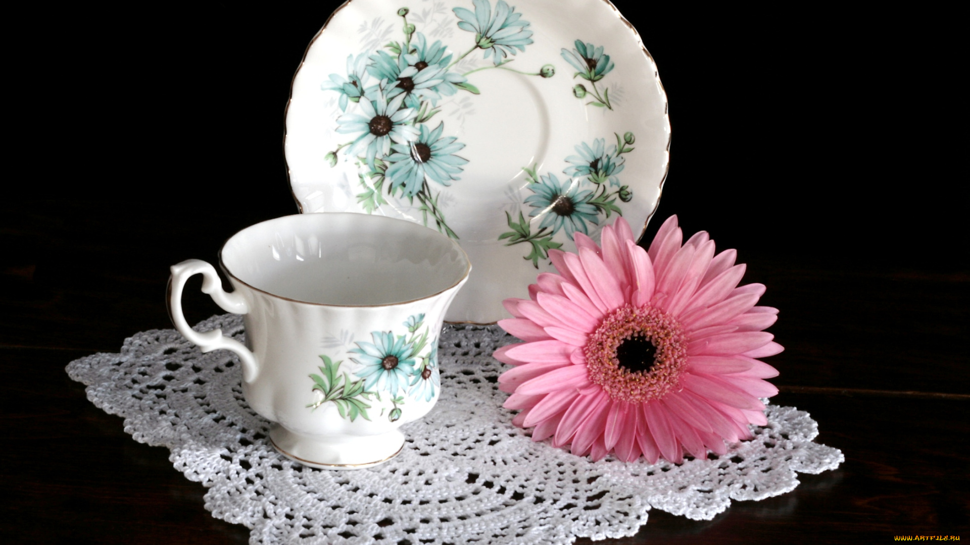 разное, посуда, столовые, приборы, кухонная, утварь, салфетка, гербера, чашка, тарелка