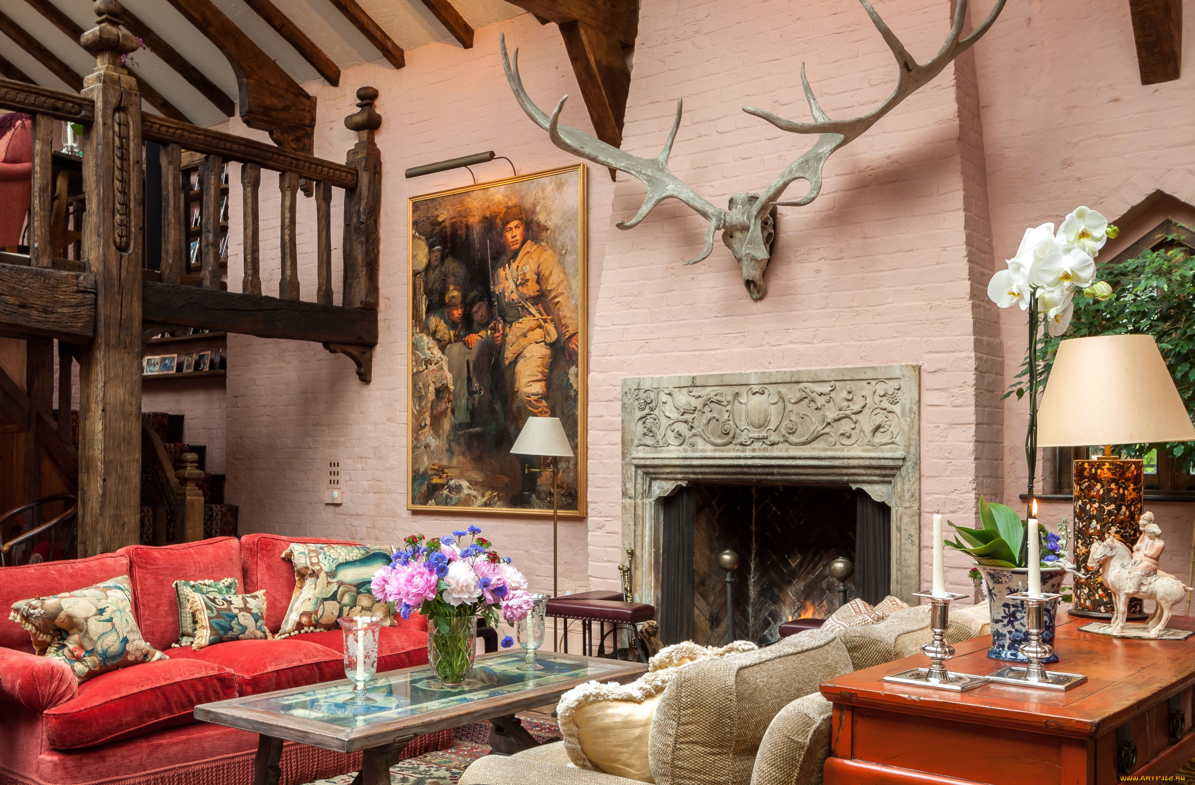 интерьер, гостиная, камин, рога