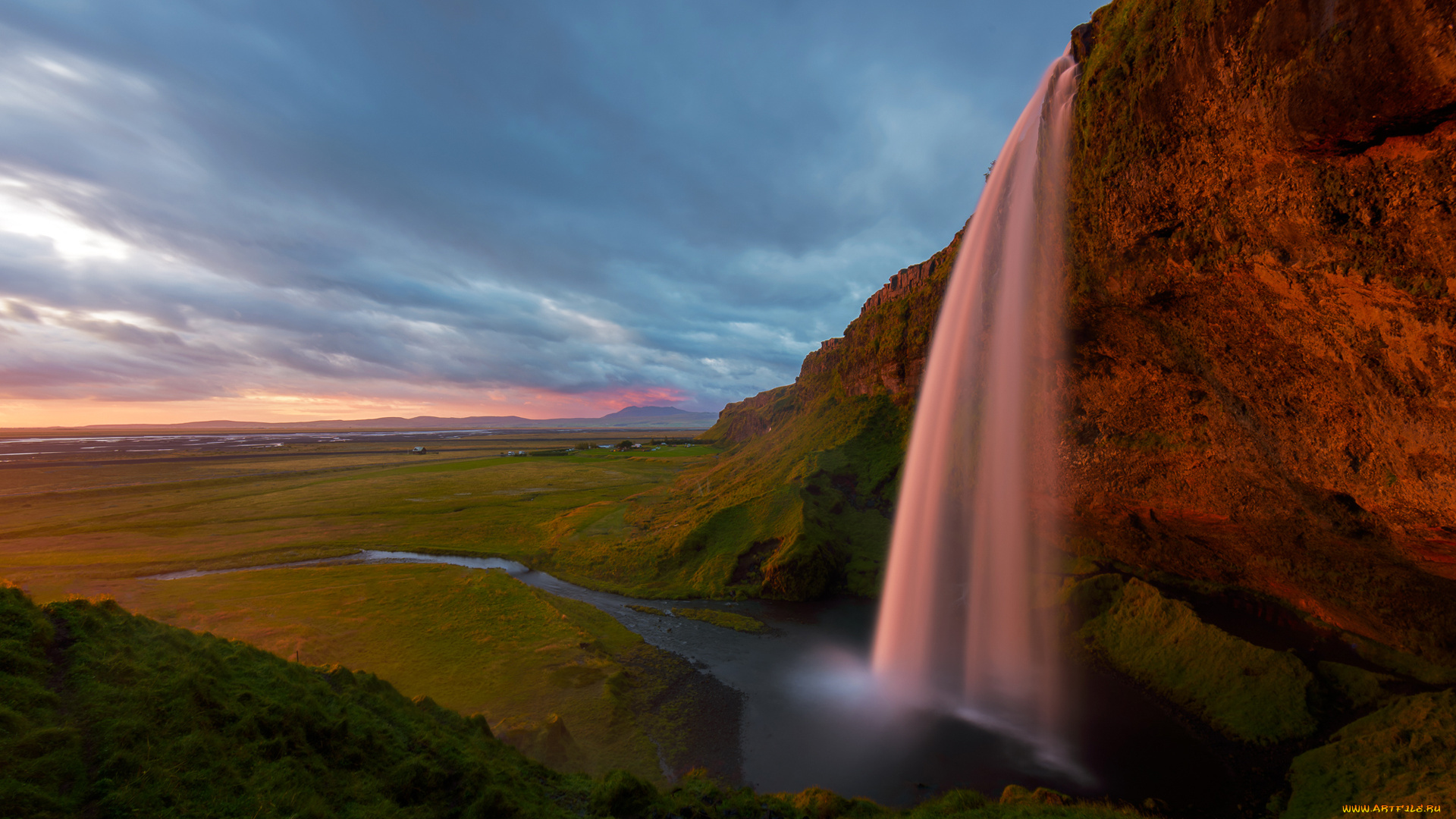 природа, водопады, горы, небо, трава, поток, облака, скалы