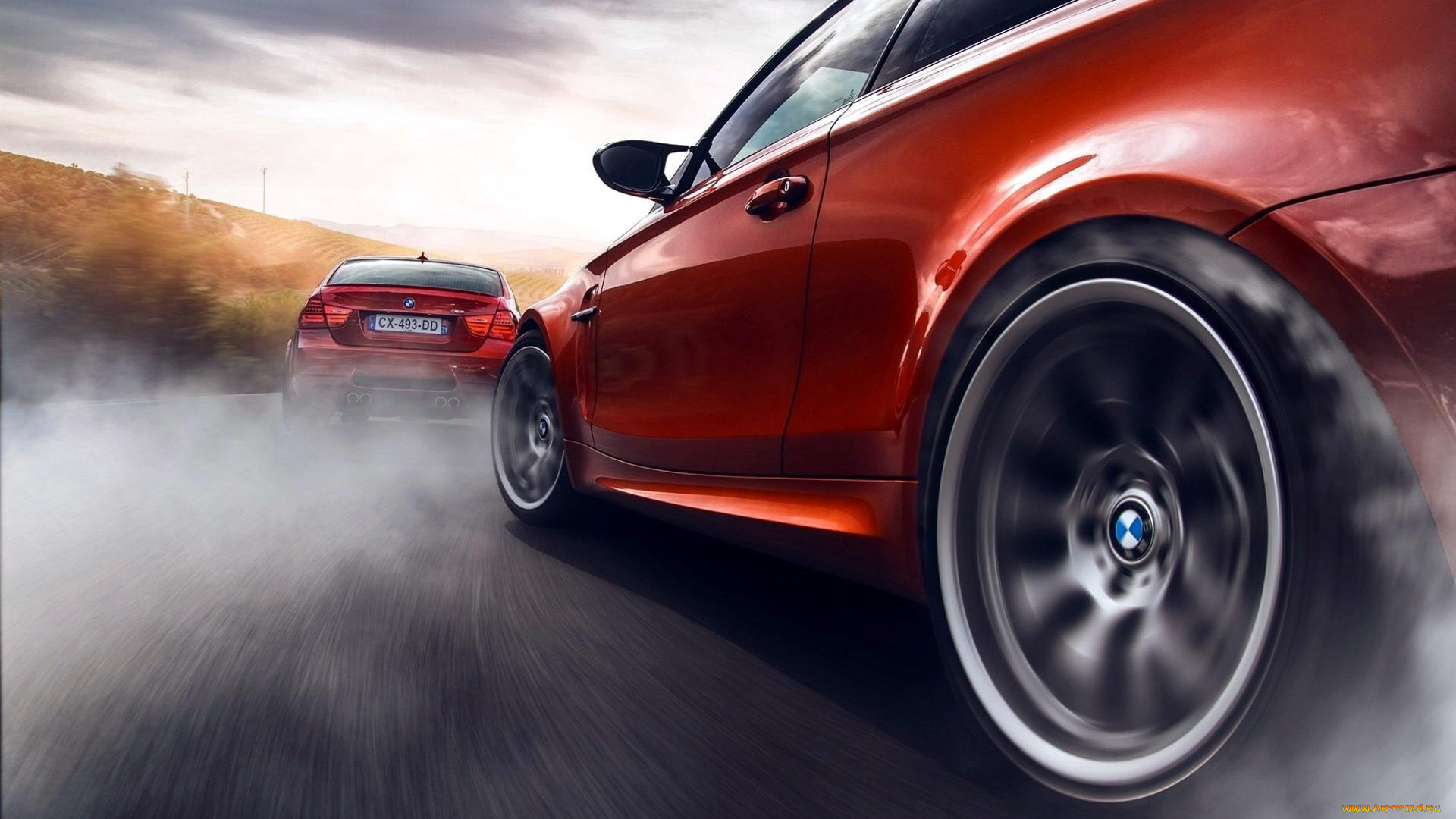 автомобили, bmw, пыль, ракурс, шоссе, дорога, скорость, гонка, бмв, красный, оранжевый