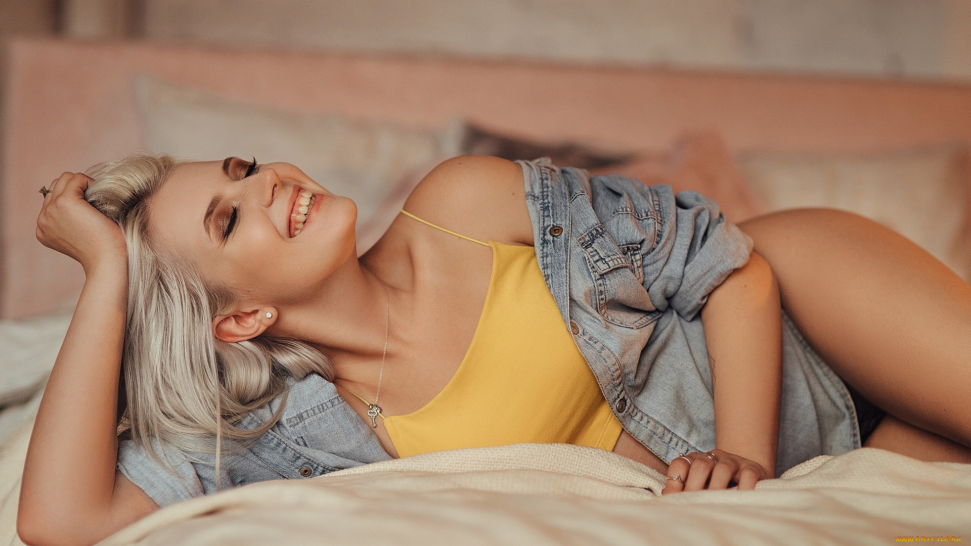 бестия, девушки, -, блондинки, , светловолосые, девушка, женщина, блондинка, светловолосая, сексуальная, модель, звезда, позирует, разная, обувь, верхняя, стильная, одежда, нижнее, эротическое, бельё, трусы, лифчик, колготки, чулки, аксессуары, макияж, и, множество, элементов, на, фотографии