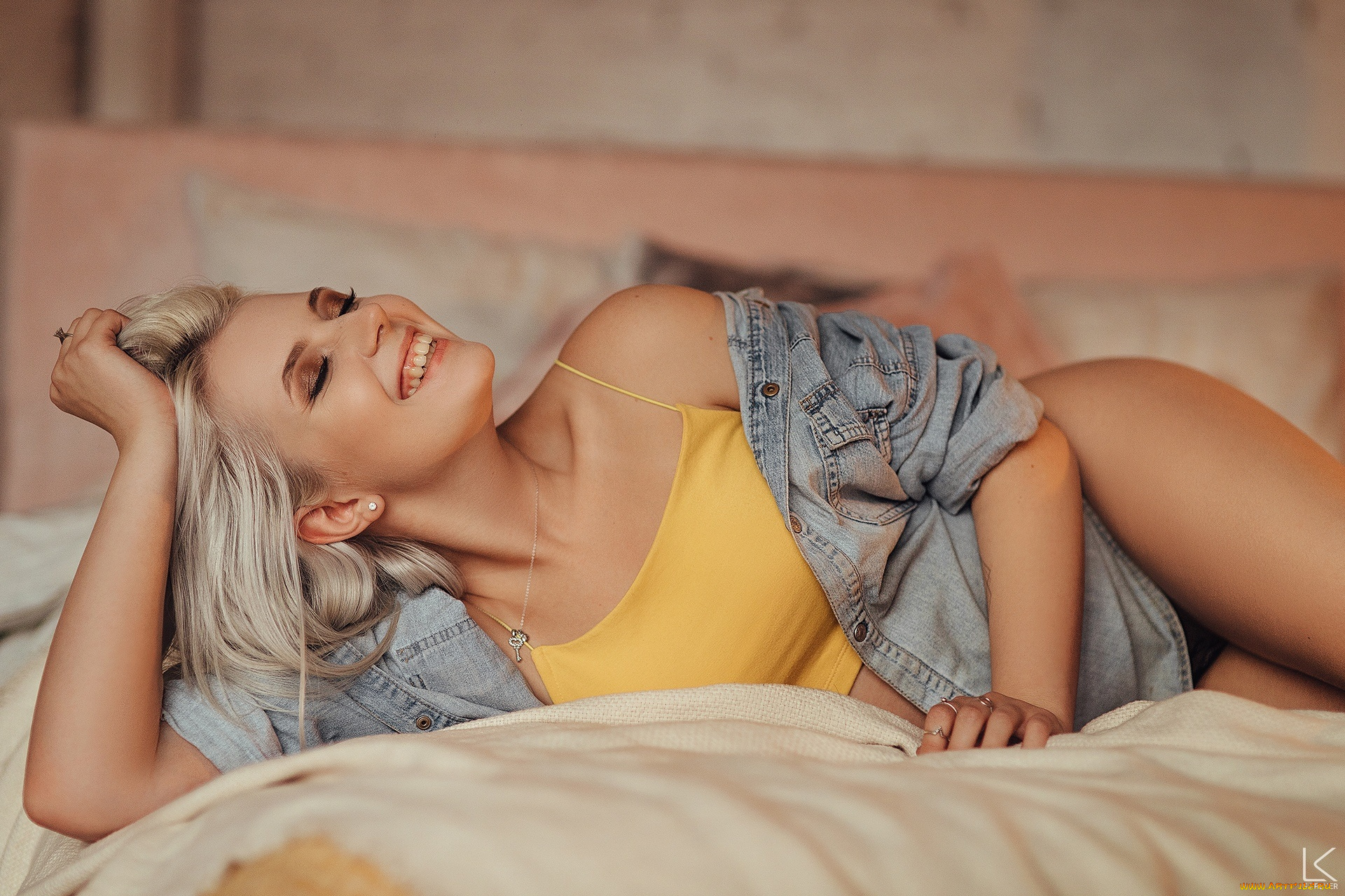 бестия, девушки, -, блондинки, , светловолосые, девушка, женщина, блондинка, светловолосая, сексуальная, модель, звезда, позирует, разная, обувь, верхняя, стильная, одежда, нижнее, эротическое, бельё, трусы, лифчик, колготки, чулки, аксессуары, макияж, и, множество, элементов, на, фотографии