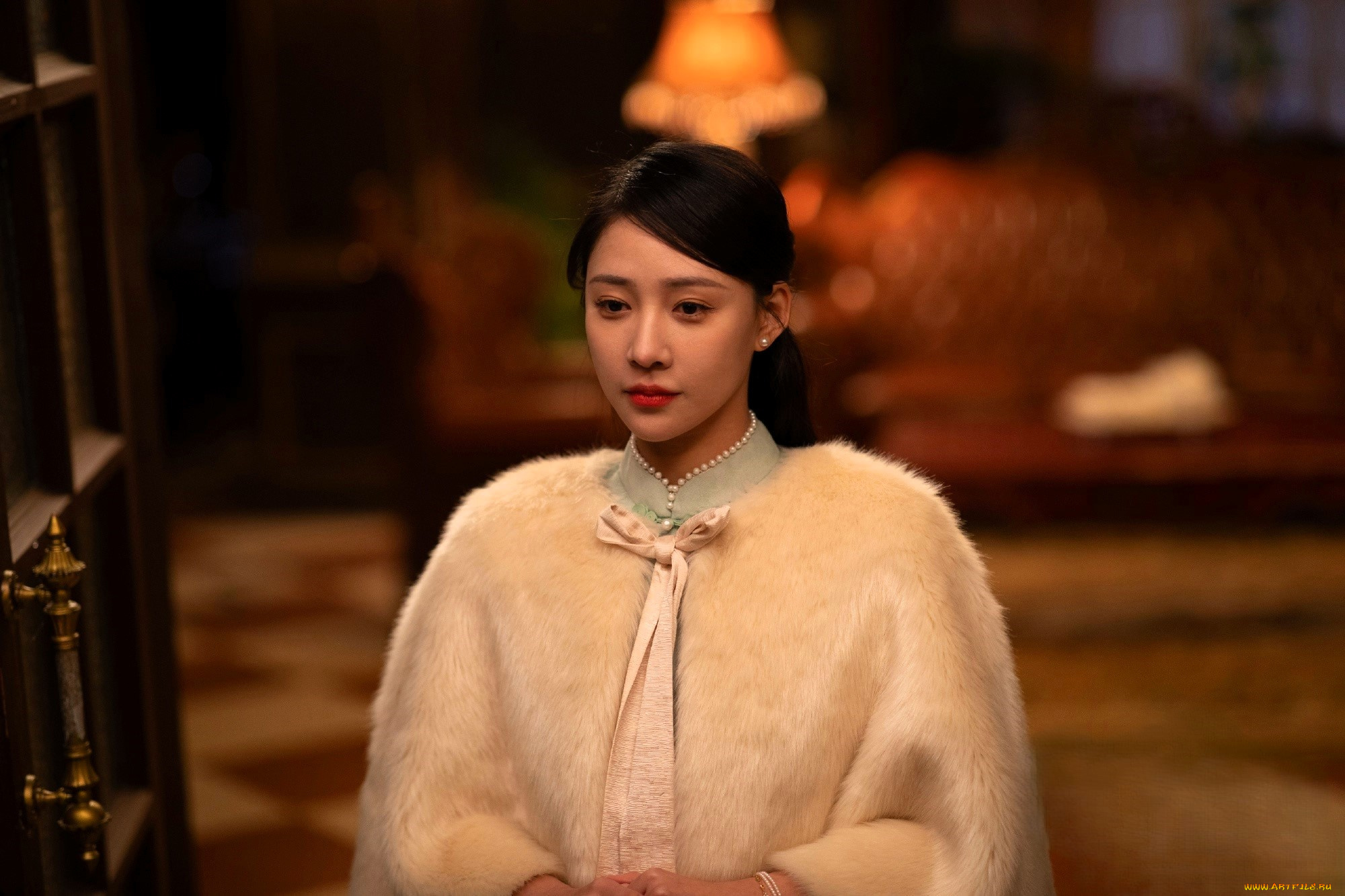 echoes, of, the, heart, кино, фильмы, женщина, шуба, дверь