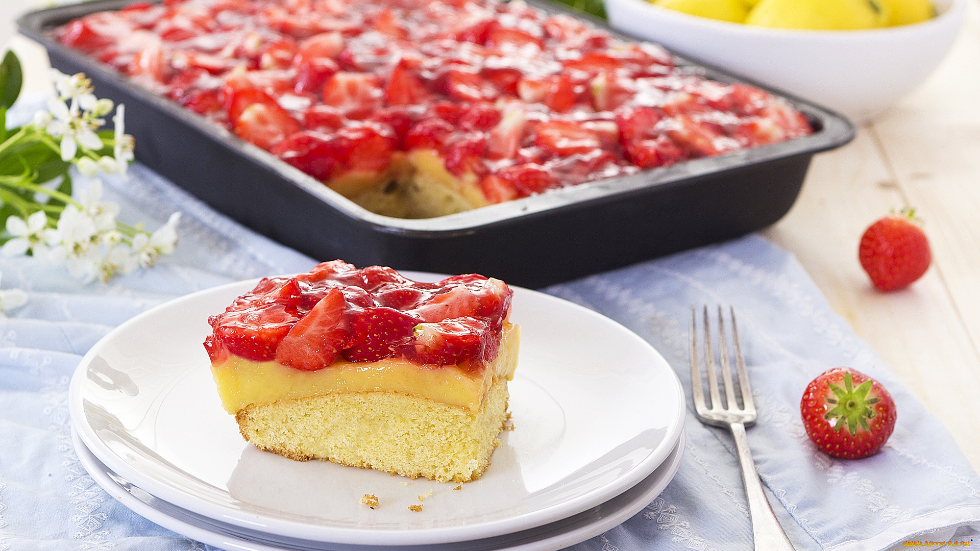 еда, пироги, клубника, пирог, ягоды, тарелки, вилка, противень