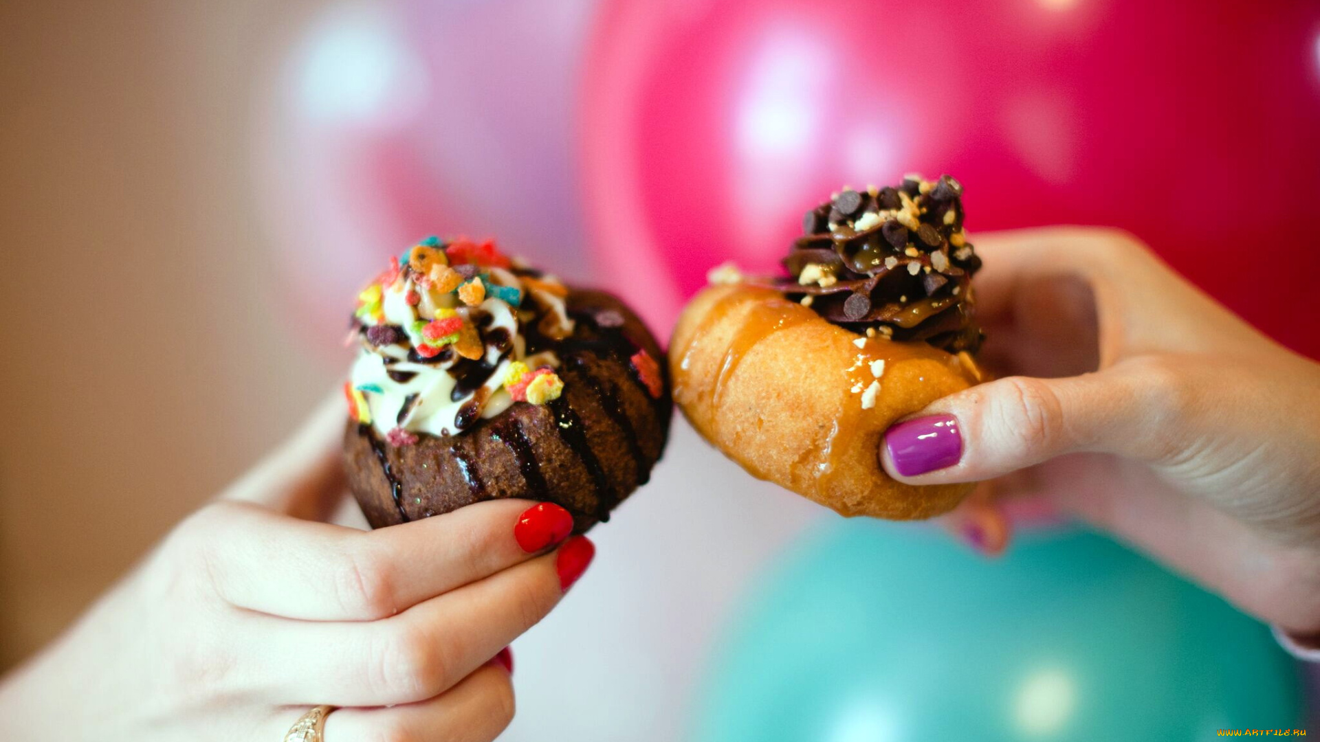 разное, руки, маникюр, пончики, жест