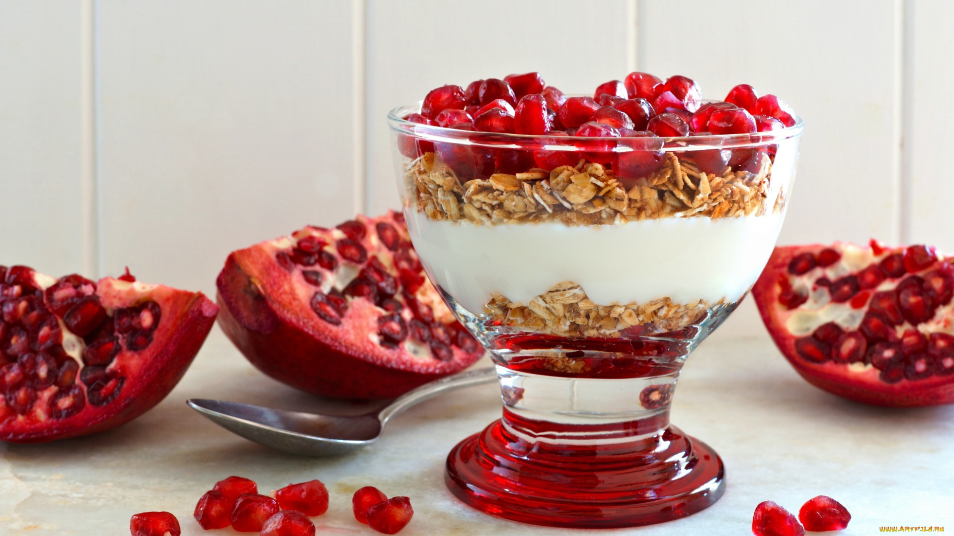 еда, гранат, мюсли, десерт, бокал, ложка, зерна