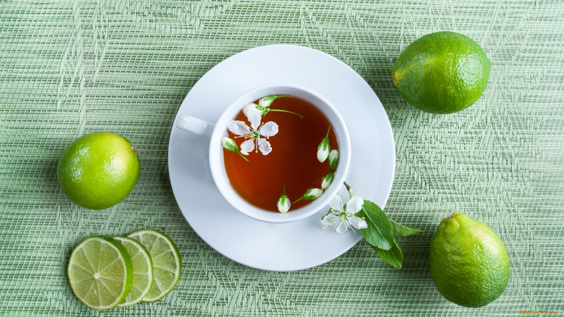 еда, напитки, , Чай, на, столе, с, зелеными, лаймами, Чашка, чая