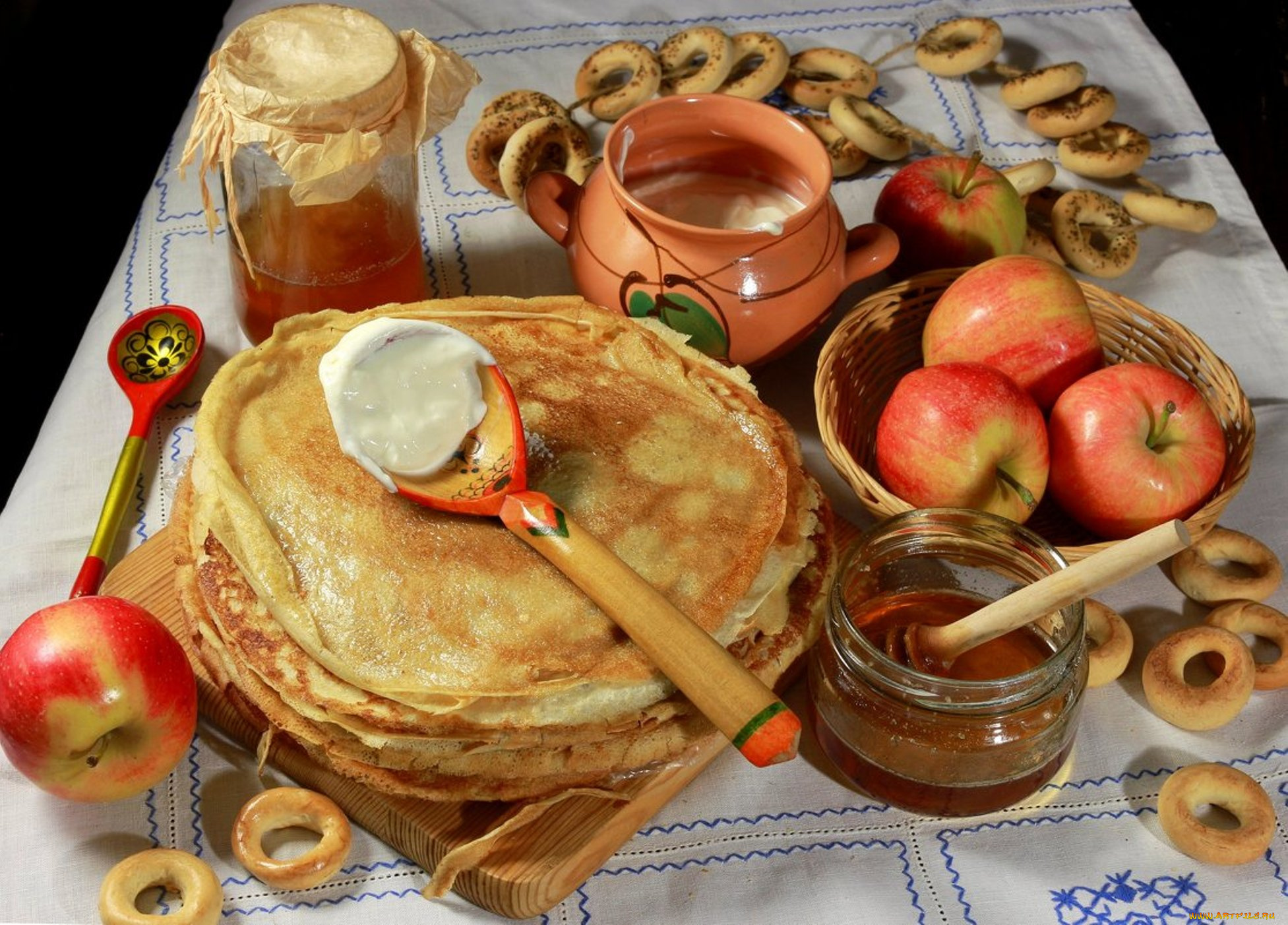 еда, блины, , оладьи, мед, яблоки, сметана, сушки, масленница