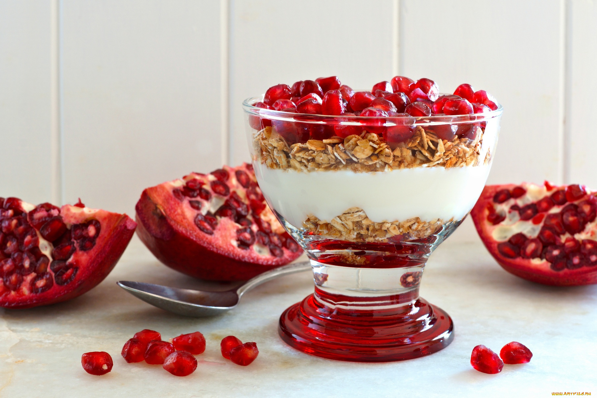 еда, гранат, мюсли, десерт, бокал, ложка, зерна