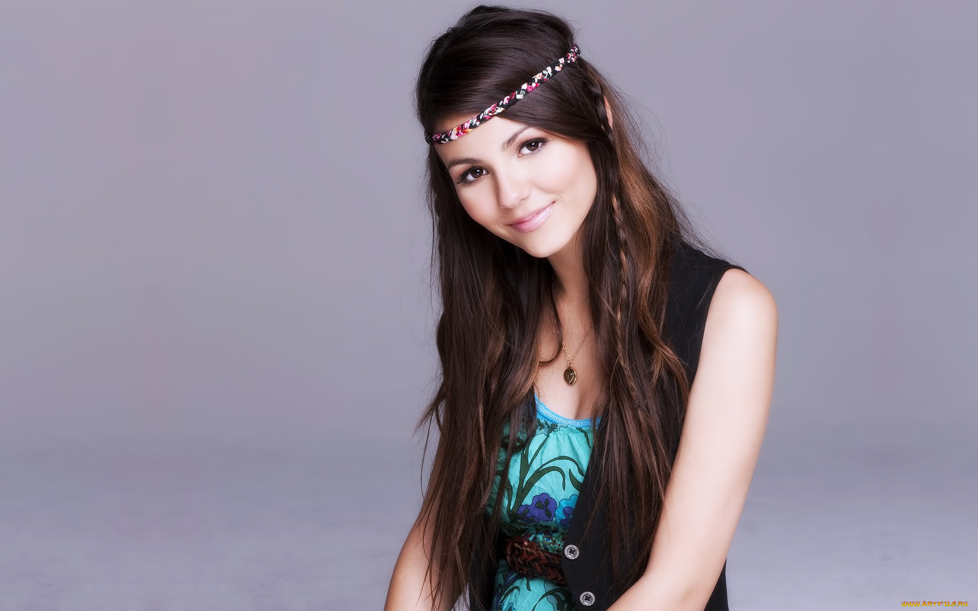 Victoria, Justice, девушки