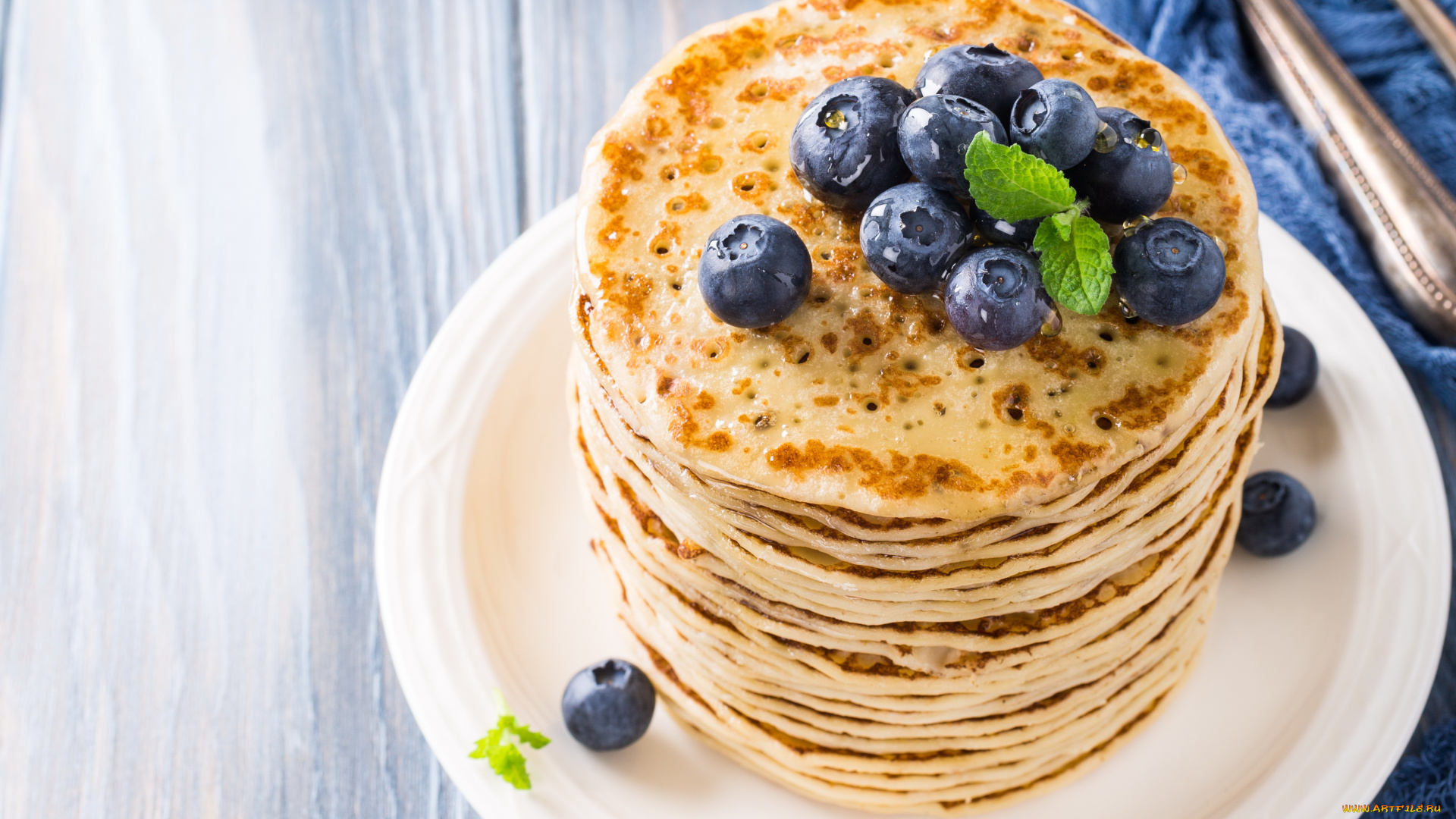 еда, блины, , оладьи, черника, завтрак, мед