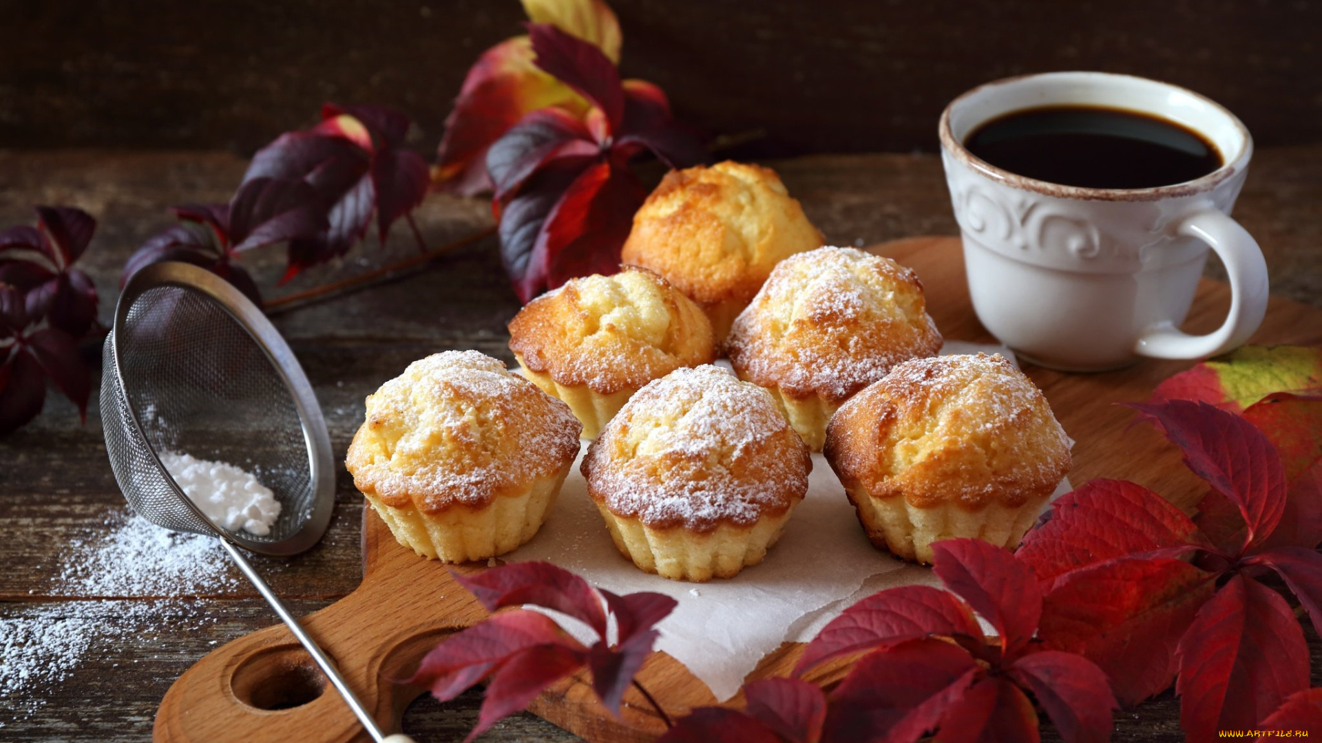 еда, пирожные, , кексы, , печенье, кофе, листья, ветки, чашка, кексы, ситечко, доска, выпечка