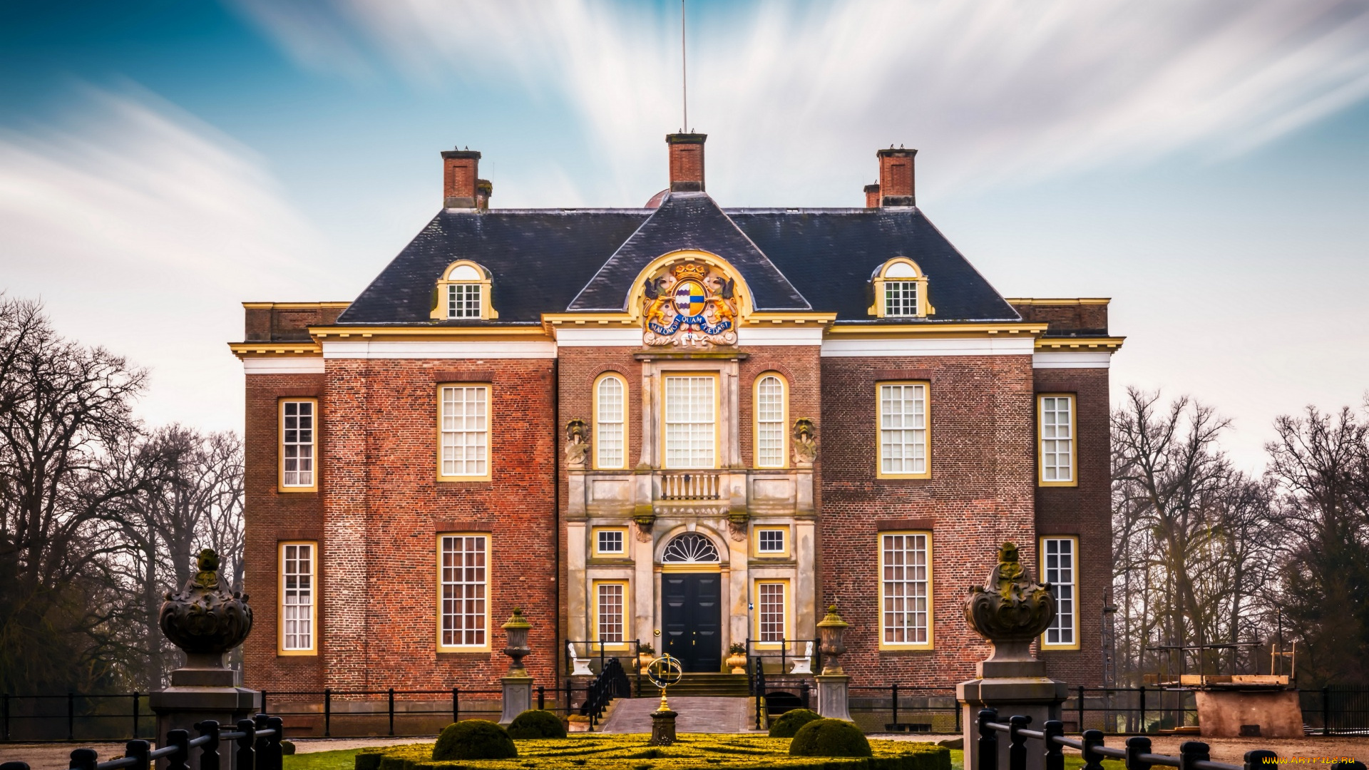 города, -, здания, , дома, деревья, облака, скульптуры, газон