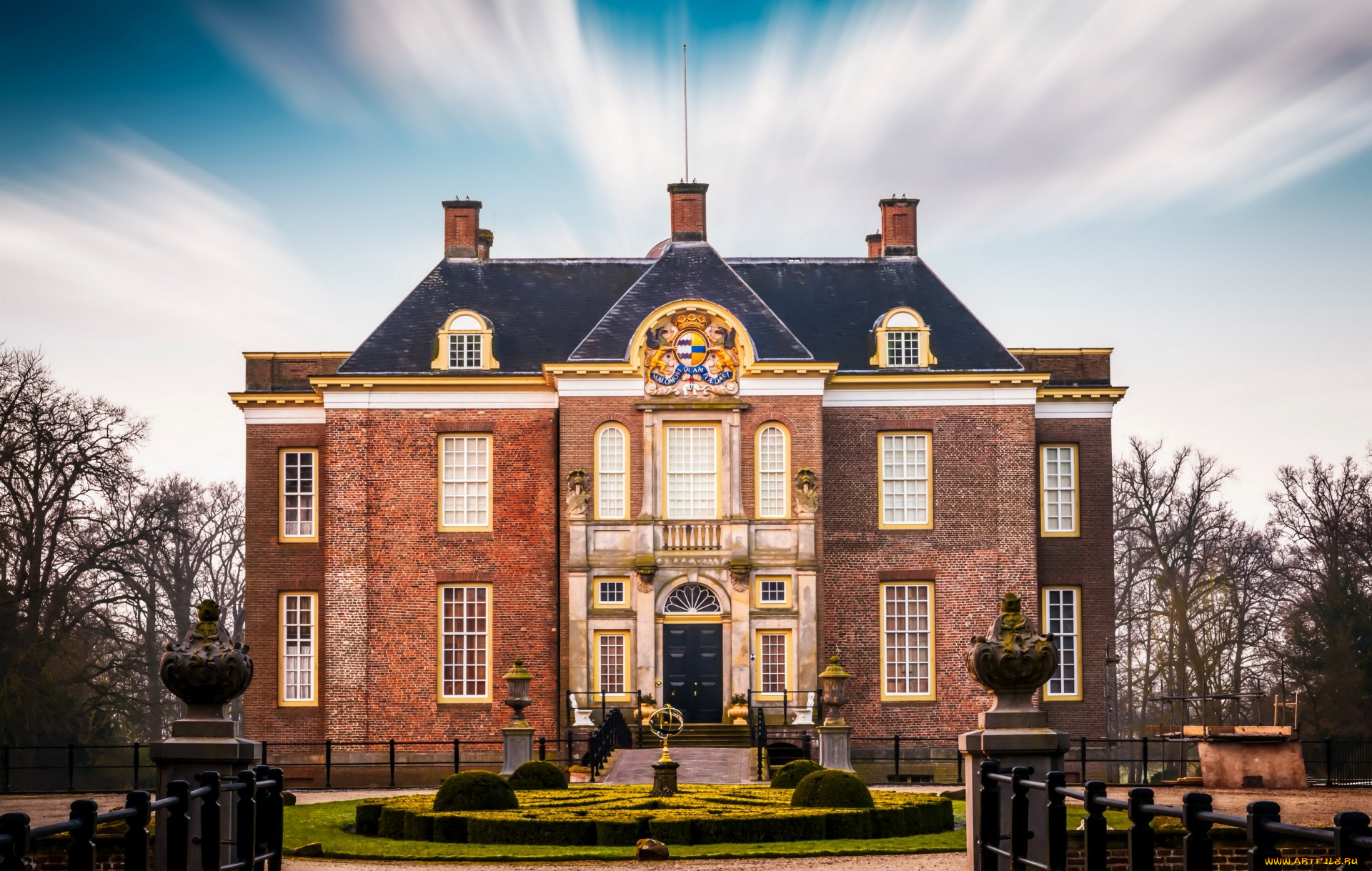 города, -, здания, , дома, деревья, облака, скульптуры, газон