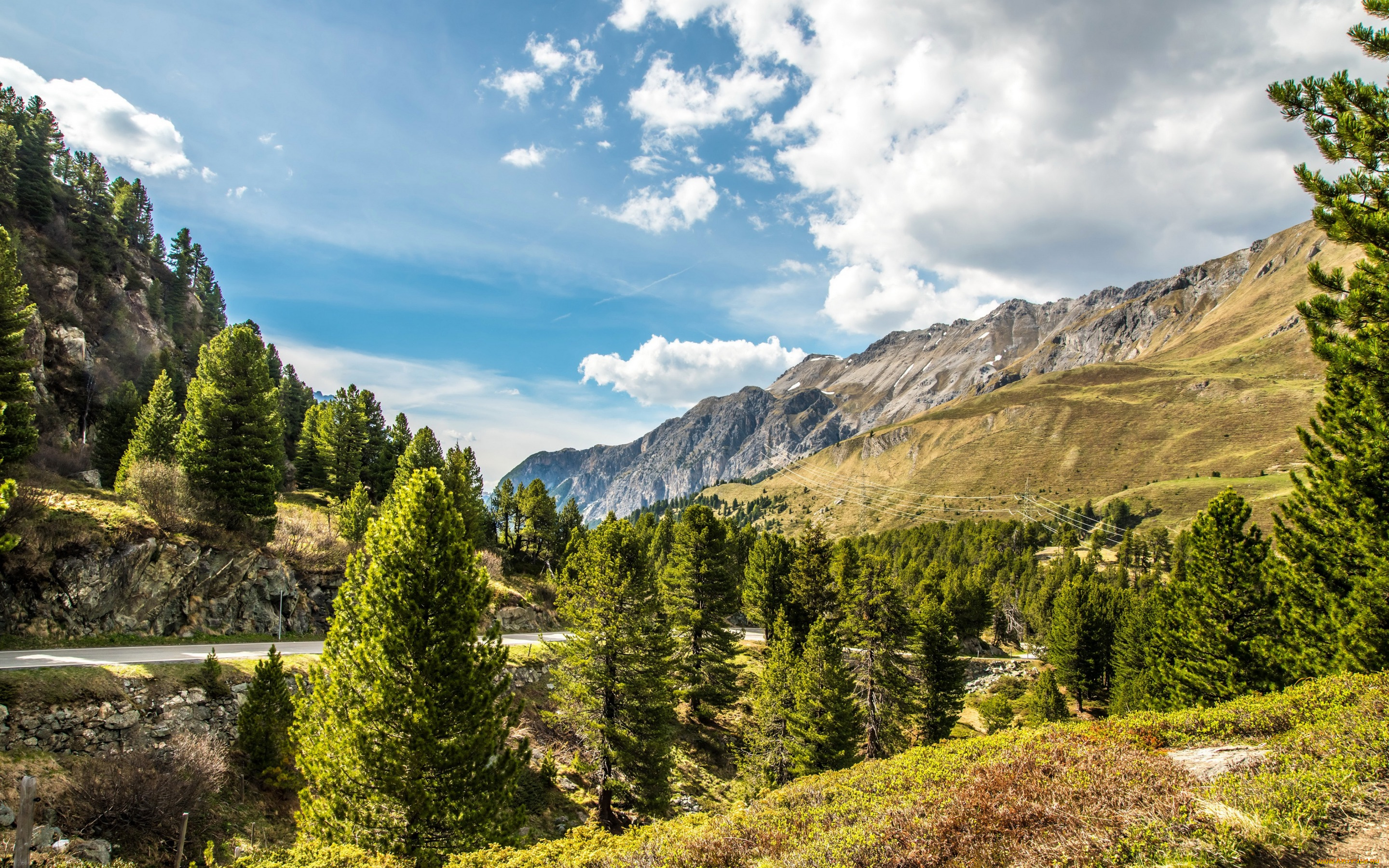 природа, горы, зелень, лэп, деревья, дорога, лес, солнце, небо, скалы, облака