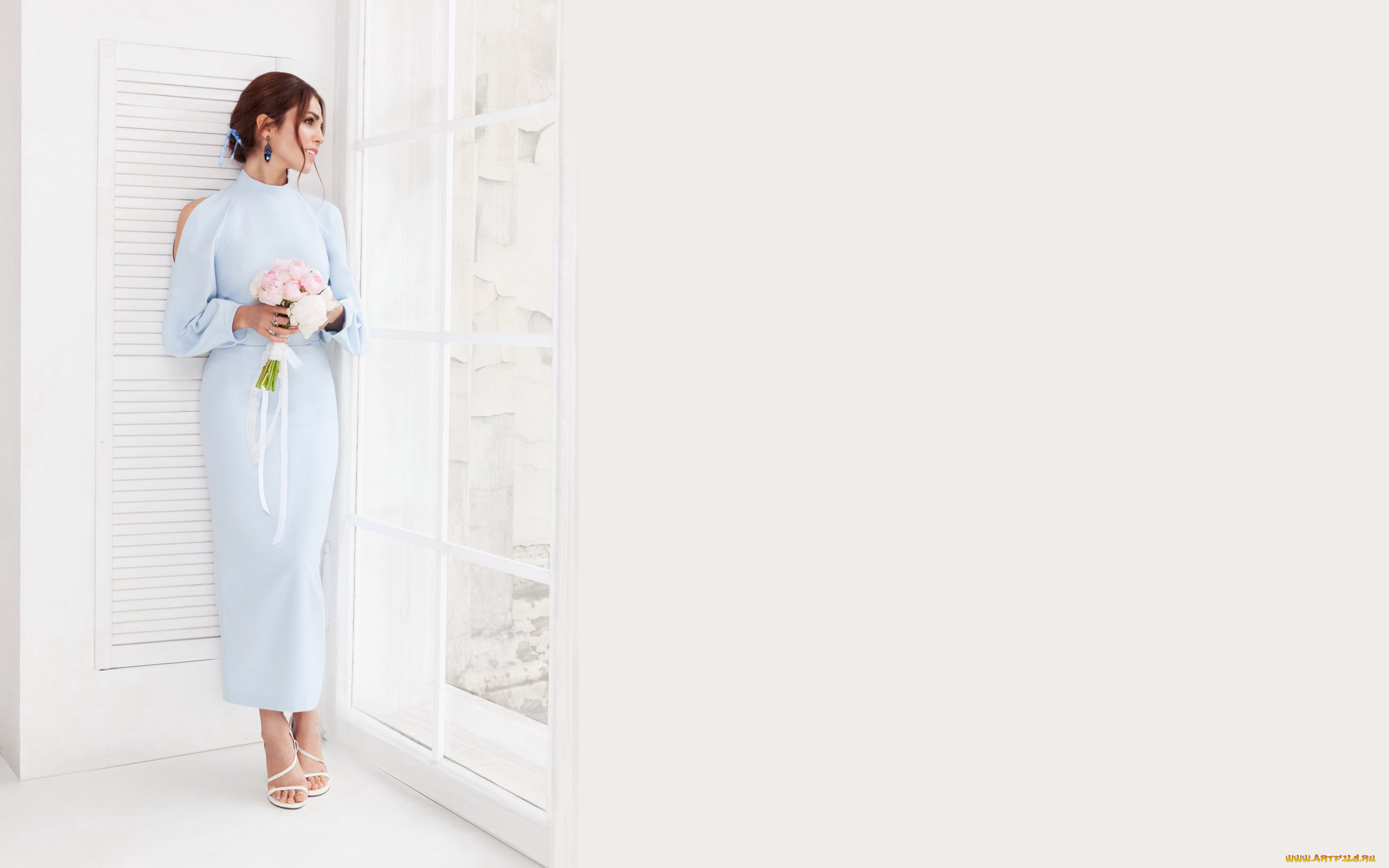 музыка, сати, казанова, певица, платье, цветы, букет, окно