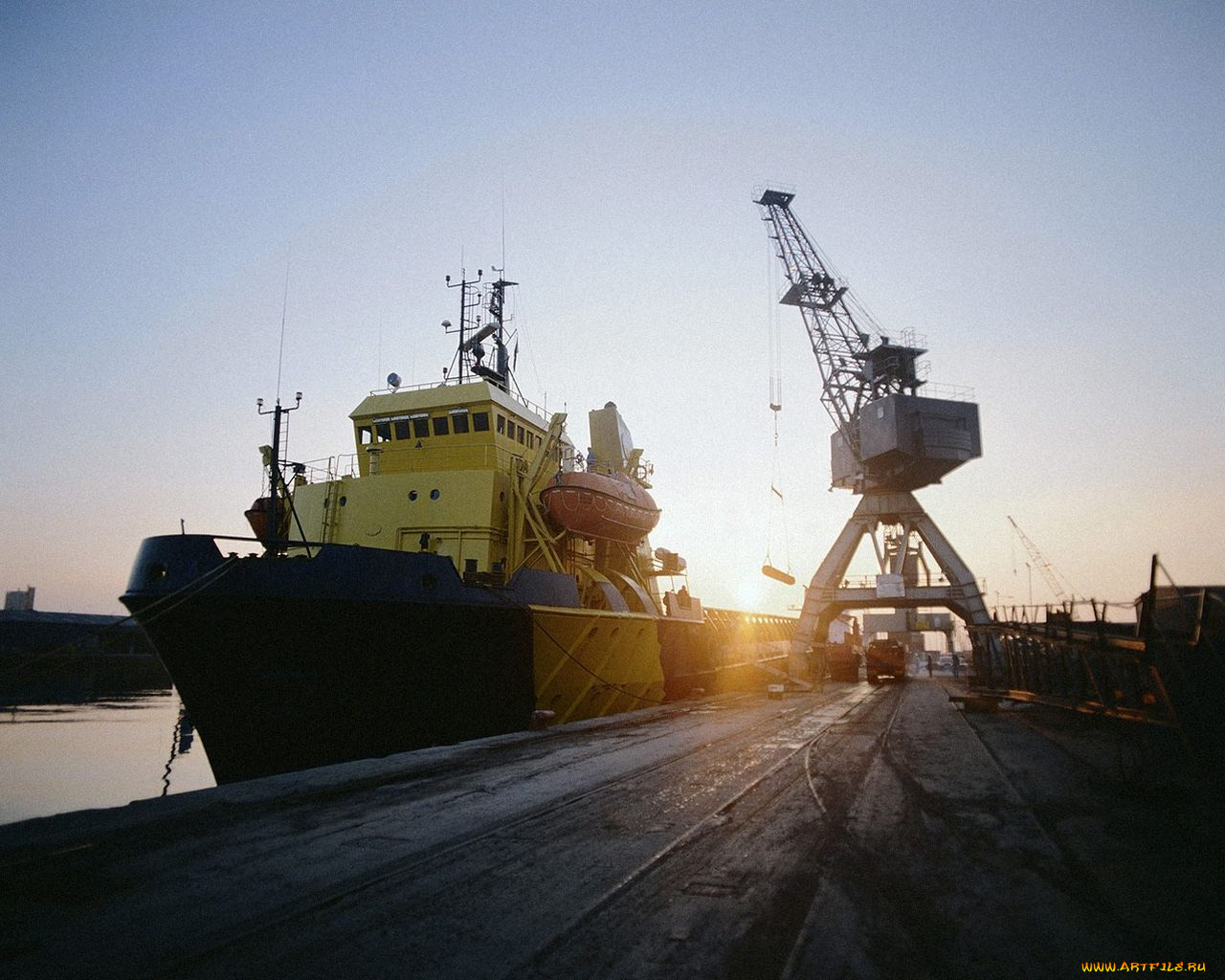 корабли, баркасы, буксиры