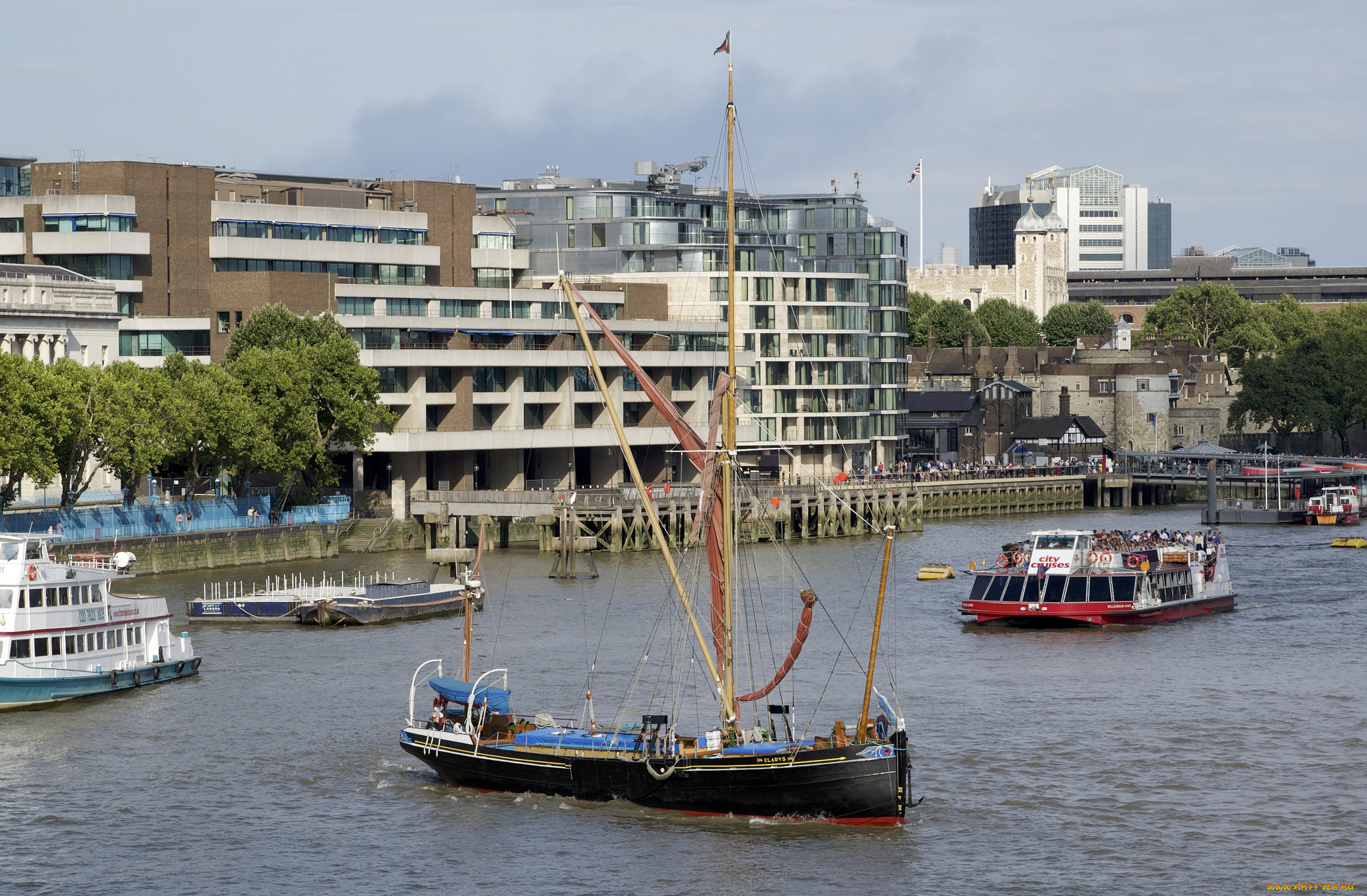 корабли, разные, вместе, берег, город, прогулочный, лайнер, парусник