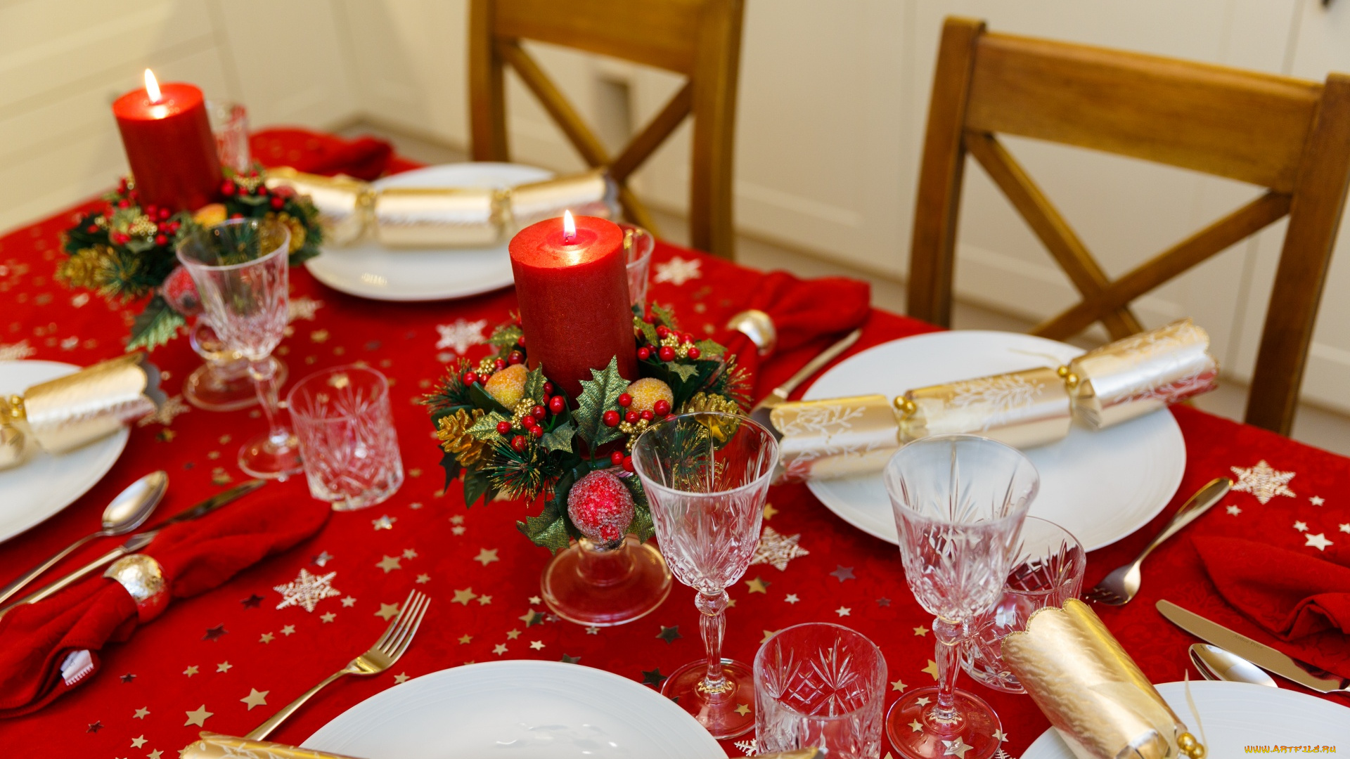 праздничные, сервировка, свечи, бокалы, хлопушки
